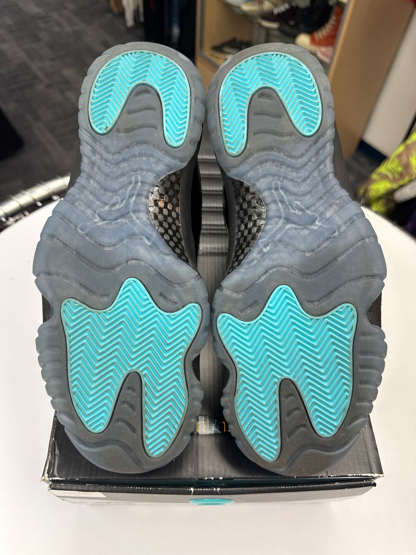 Preowned Jordan 11 Gamma Blue (2013)