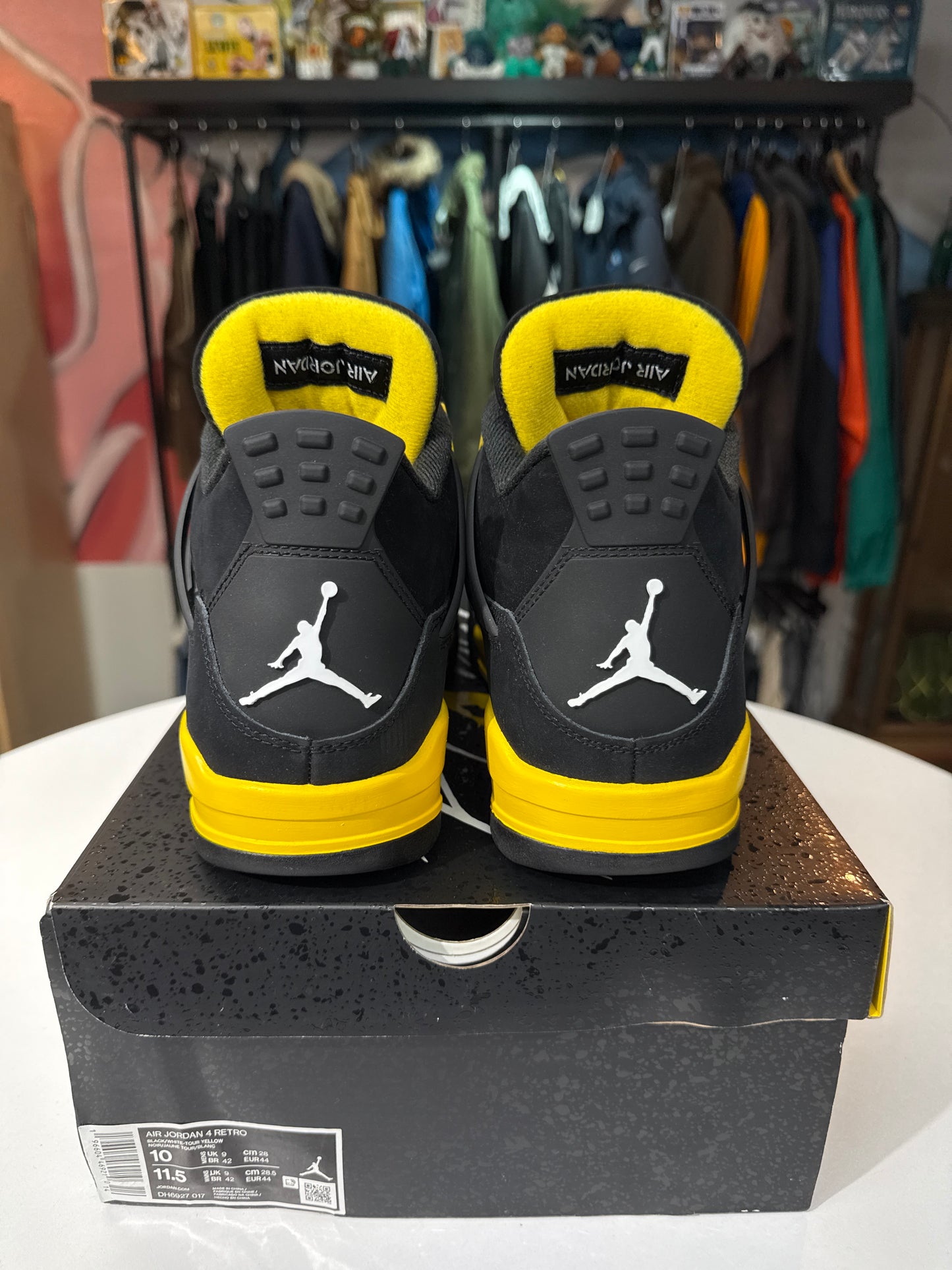Preowned Jordan 4 Retro Thunder