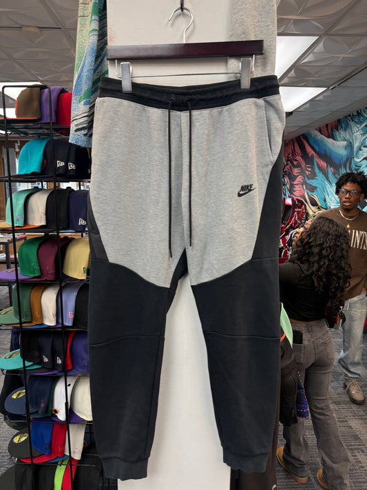 Nike Tech Fleece Black/Grey Sweats
