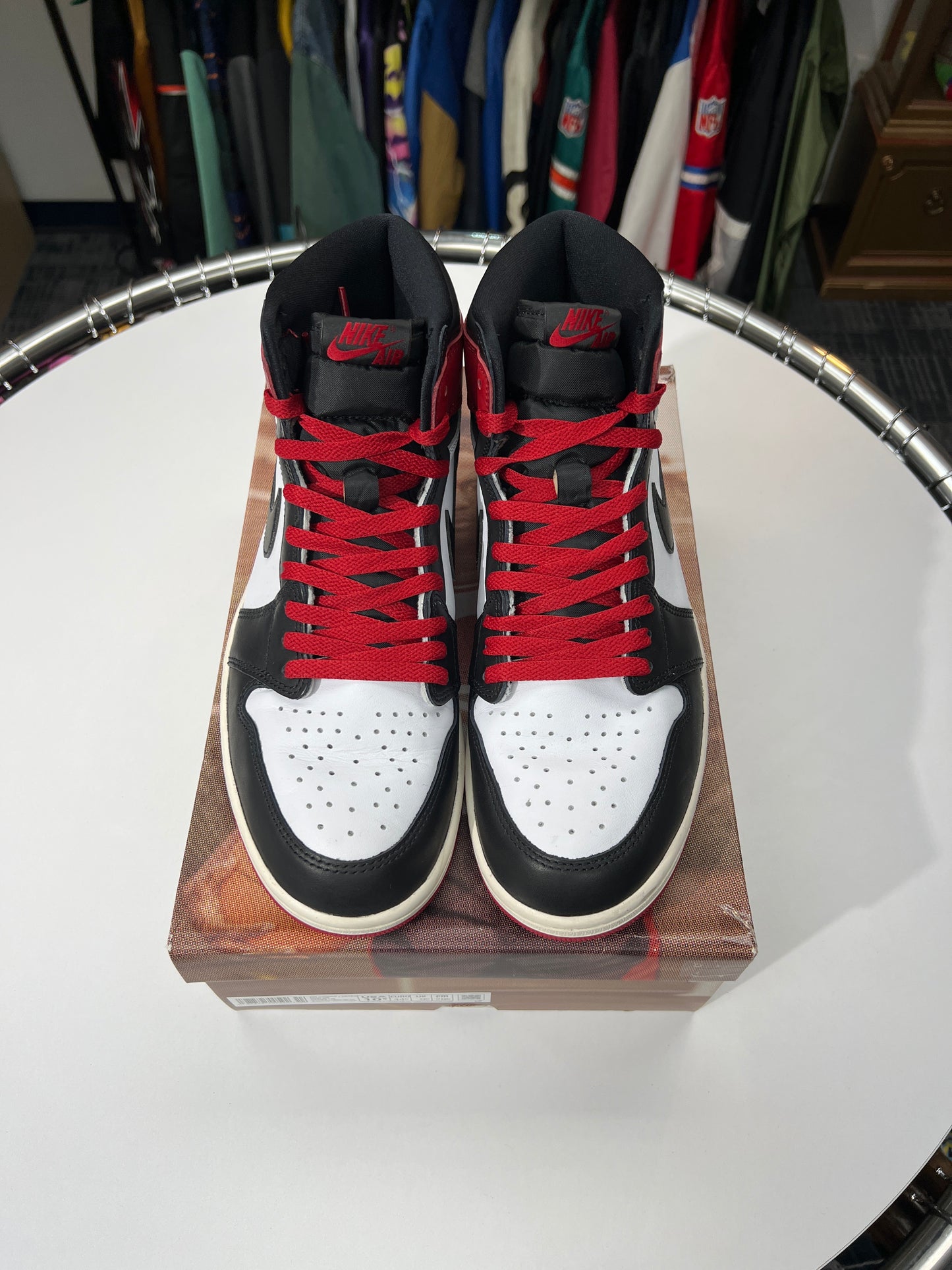 Preowned Jordan 1 Retro High OG Black Toe