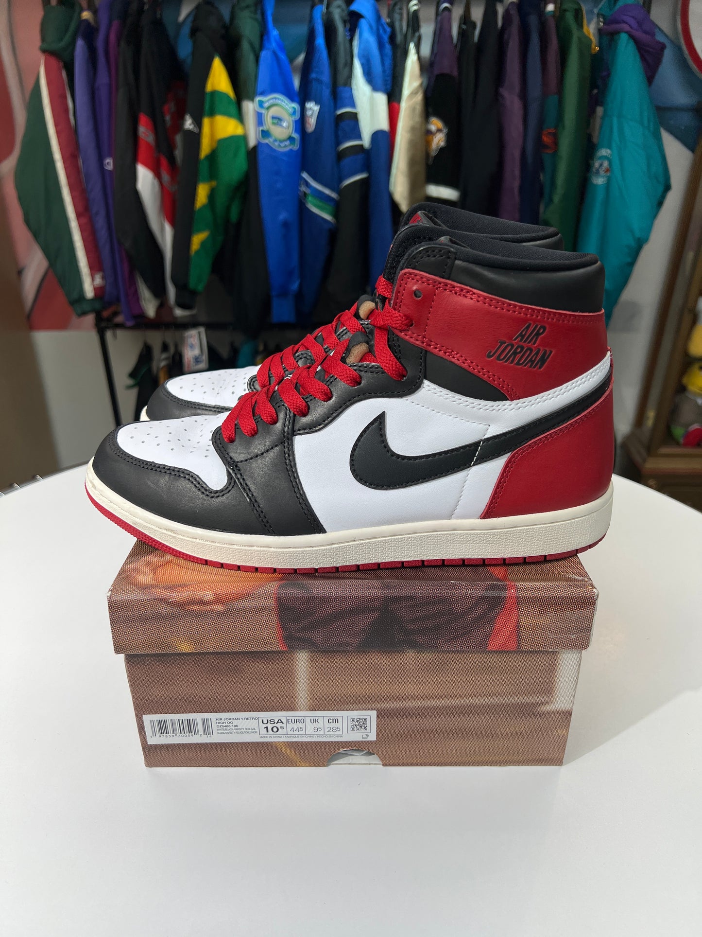 Preowned Jordan 1 Retro High OG Black Toe