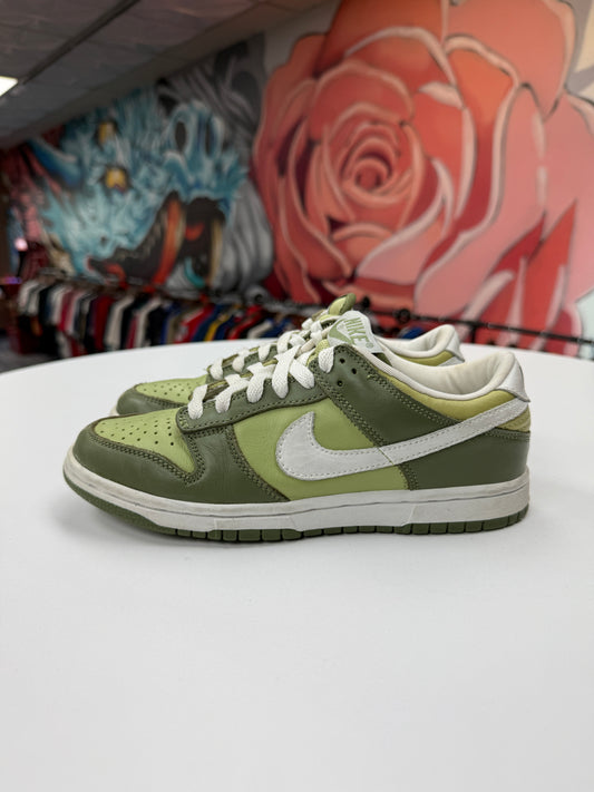 Preowned 2002 Women’s Pro Lawn Dunk Lows