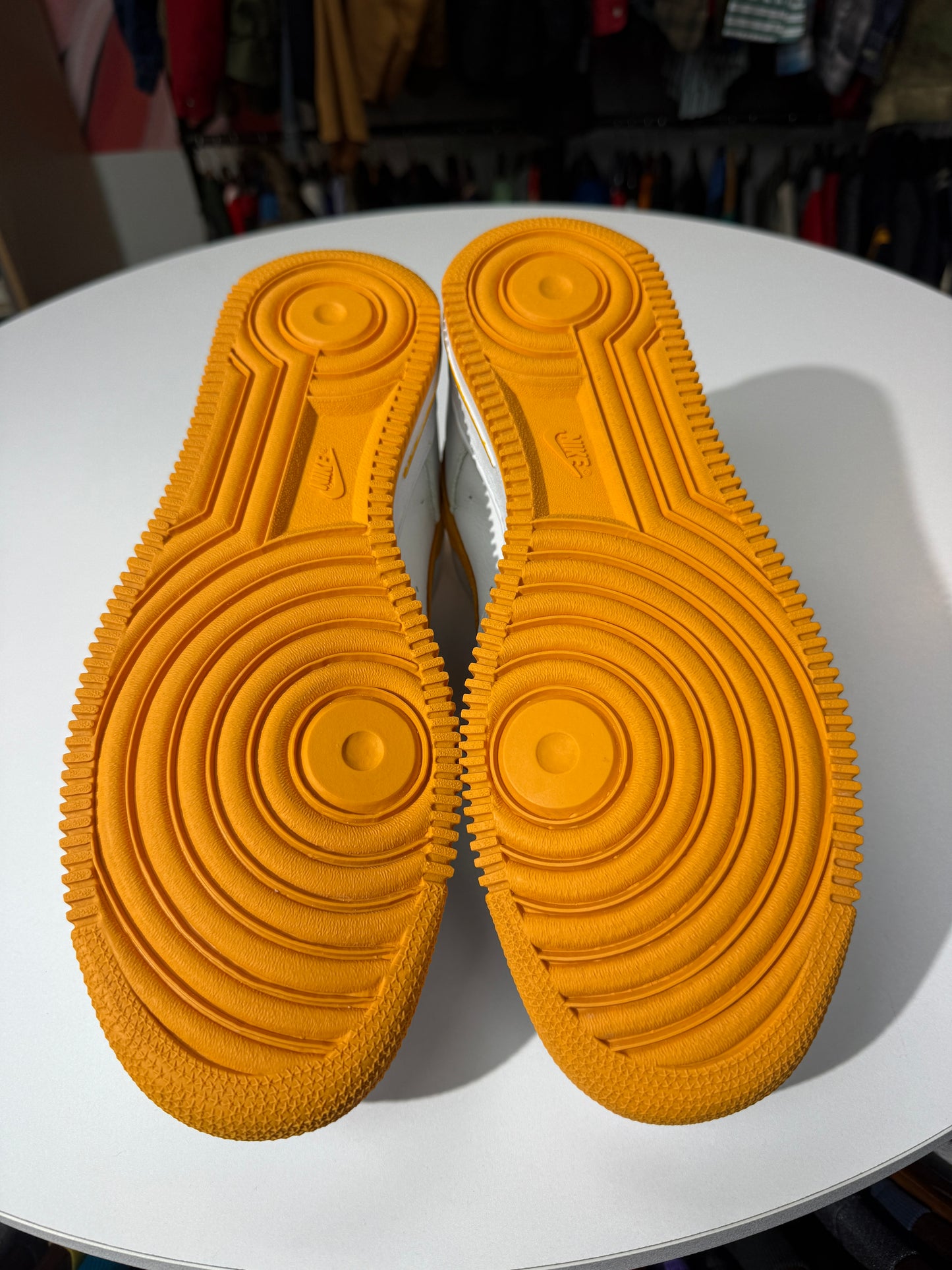 Preowned LA Lakers AF1 Low (2002)