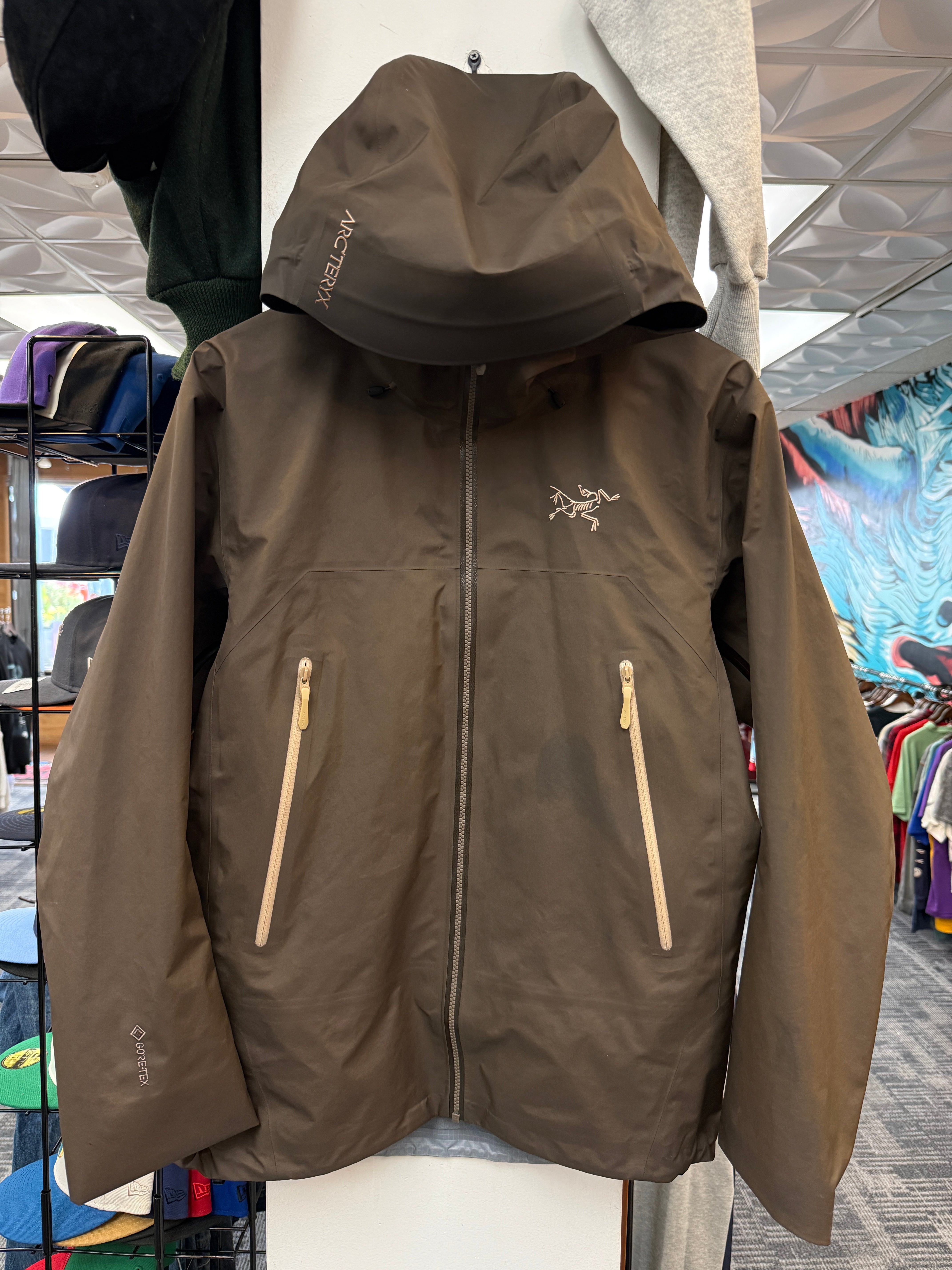 カワ　アークテリクス　ベータ　SL ブラウン Arc'teryx Beta SL Brown Jacket – Rush Hour