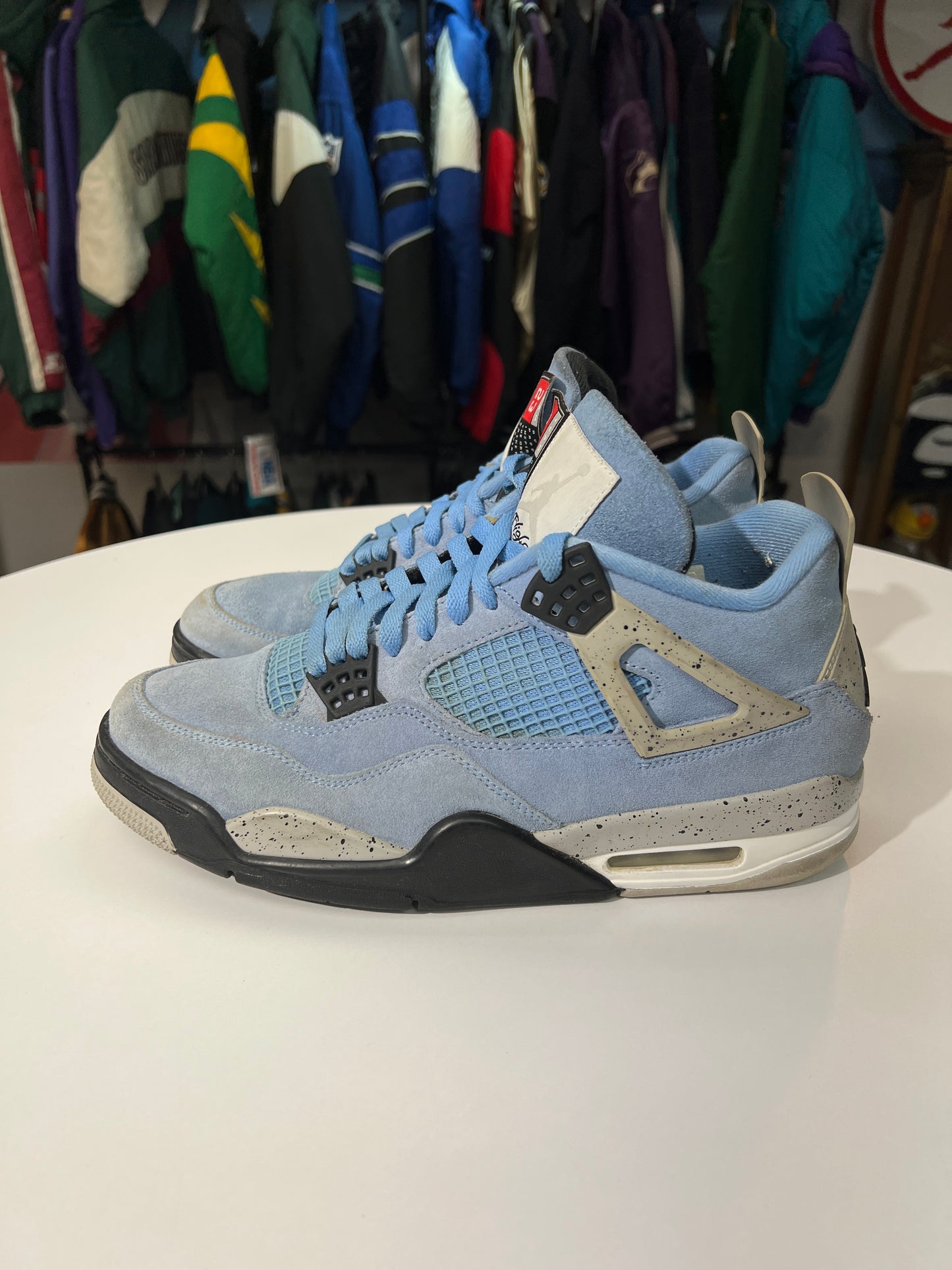 Preowned Jordan 4 Retro University Blue