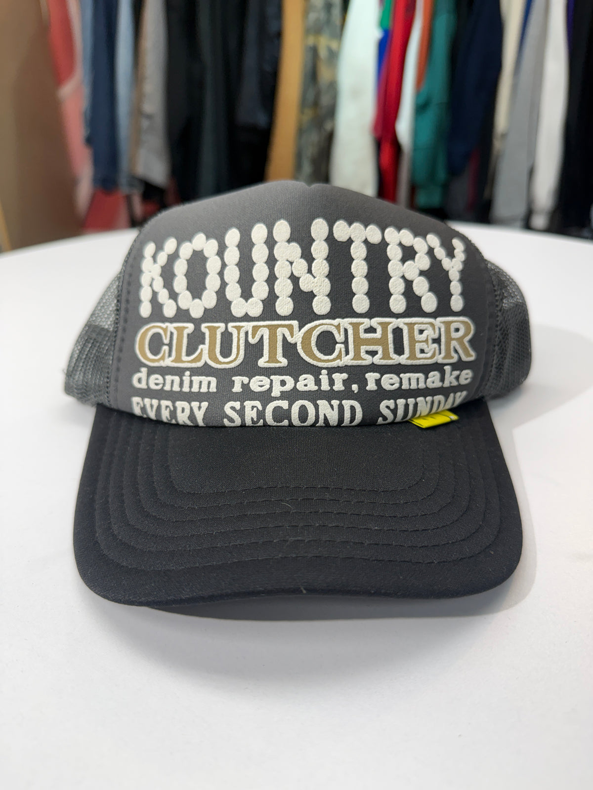 Preowned Kapital Kountry Pearl Clutcher Truck Cap