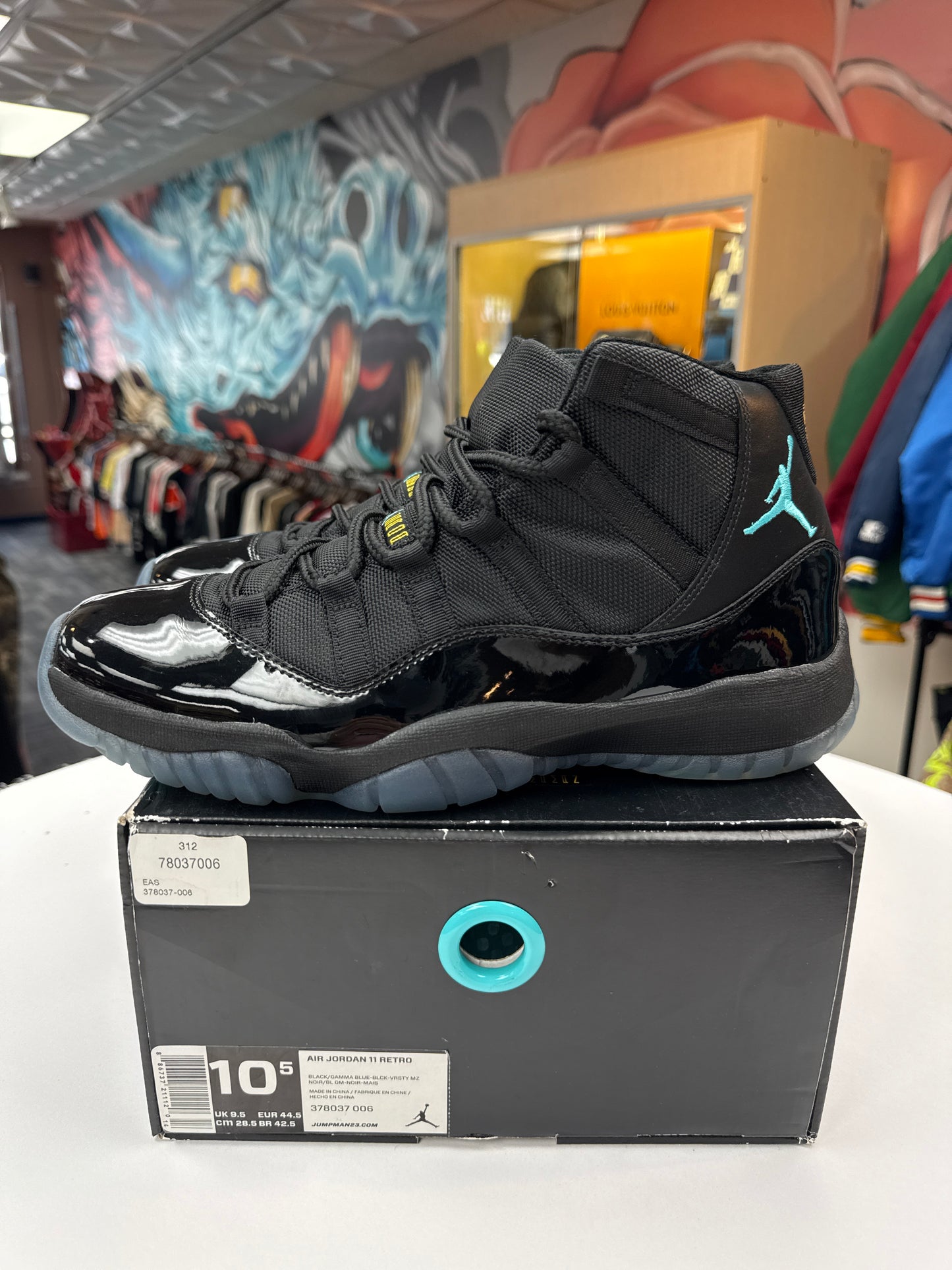 Preowned Jordan 11 Gamma Blue (2013)