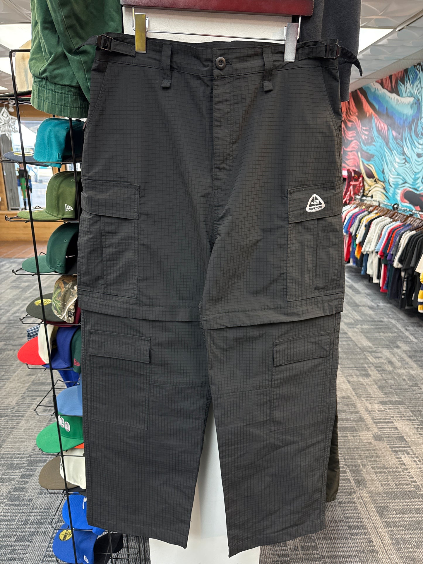 New GV Raspberry Hills Asphalt Cargo Pants