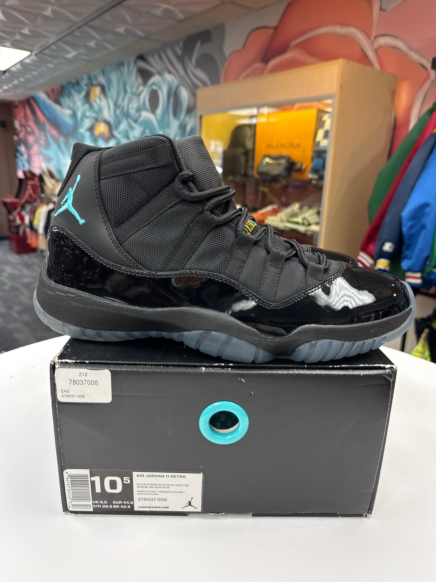 Preowned Jordan 11 Gamma Blue (2013)