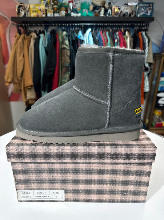 New GV Raspberry Hills Berry Boots Dark Grey