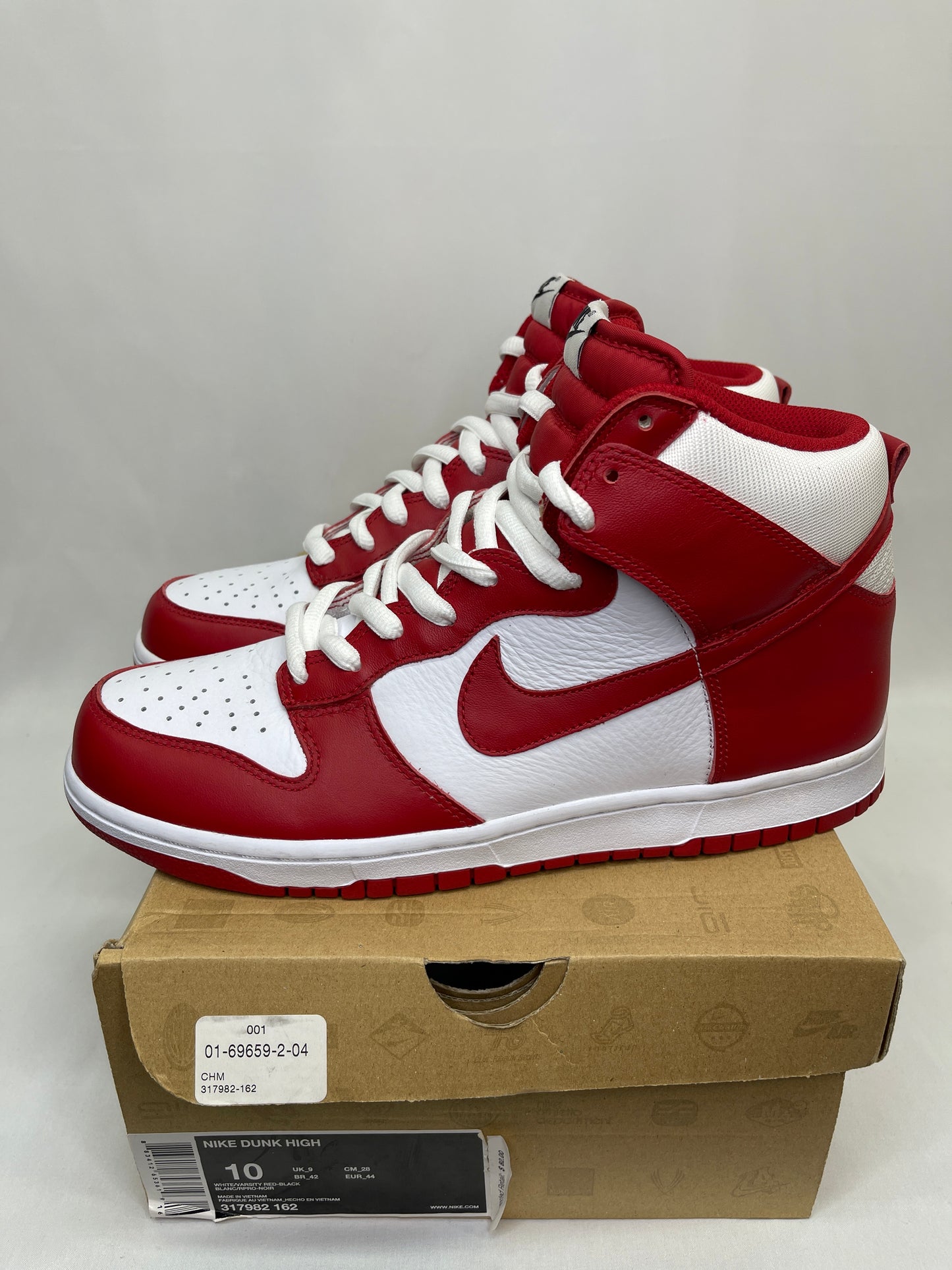 New Dunk High 2009 Varsity Red