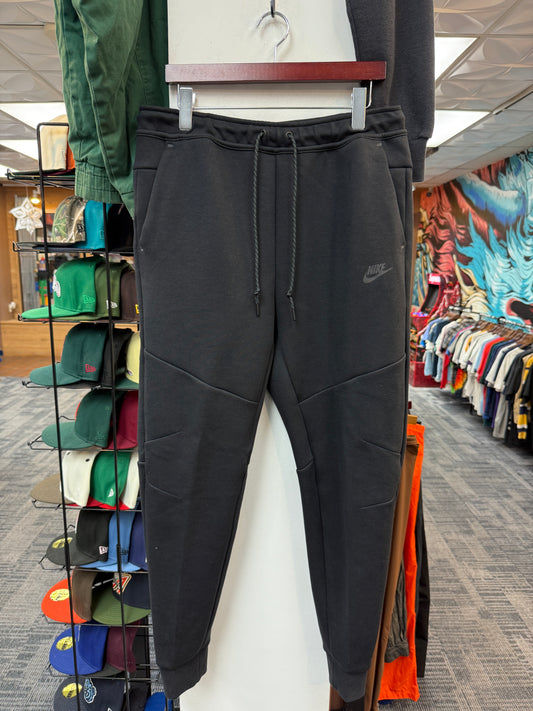New Nike Tech Fleece Sweats