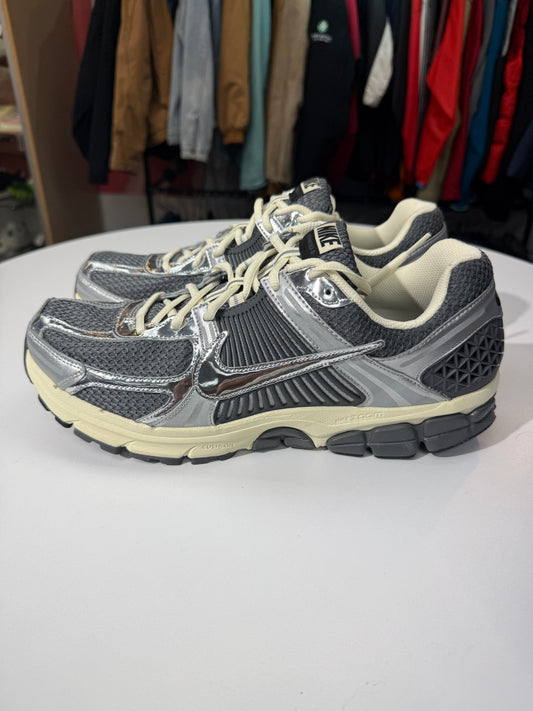 VNDS Iron Grey Chrome Nike Zoom Vomero 5