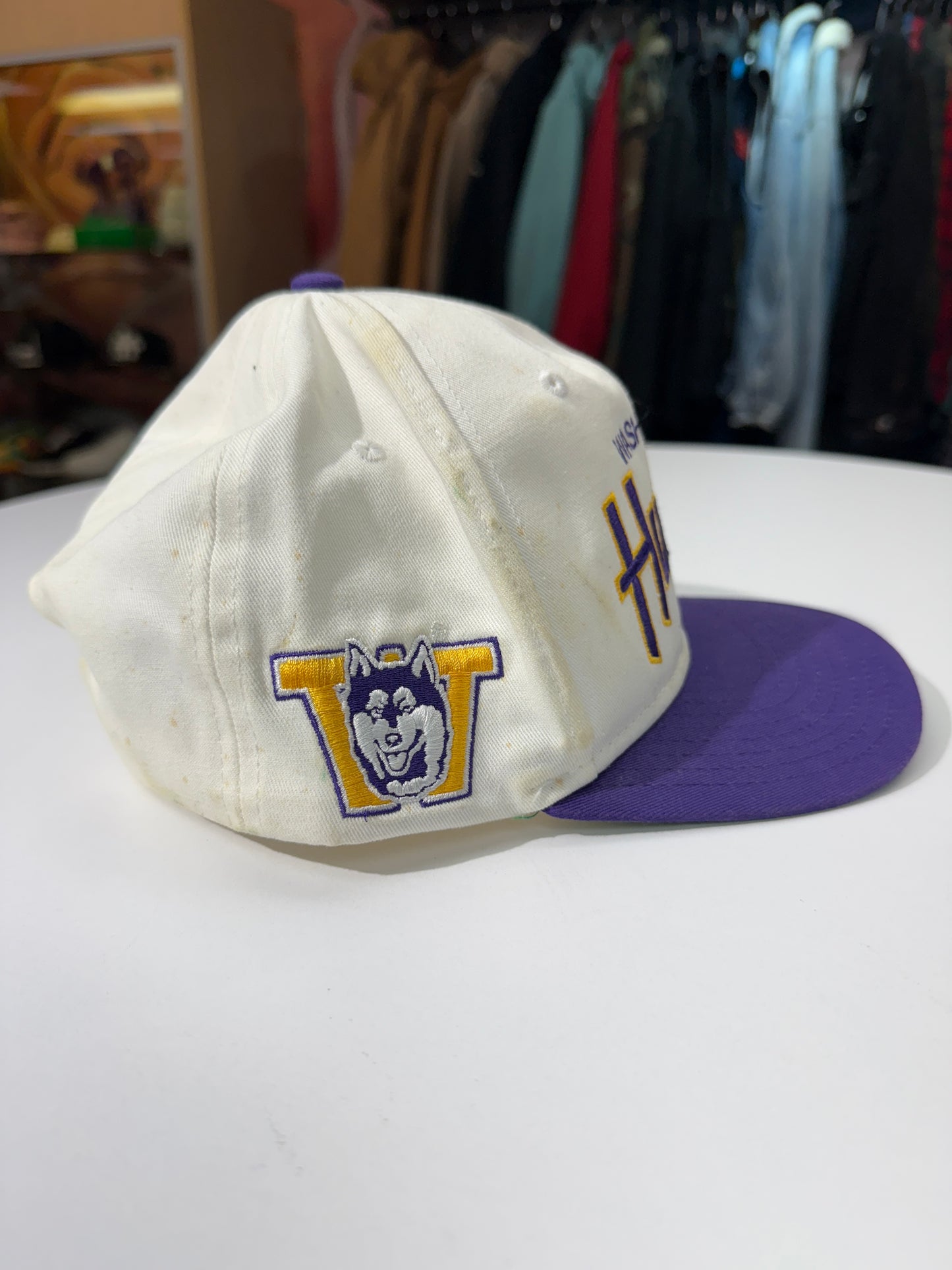 Vintage U Of W Huskies Sports Specialties Snap