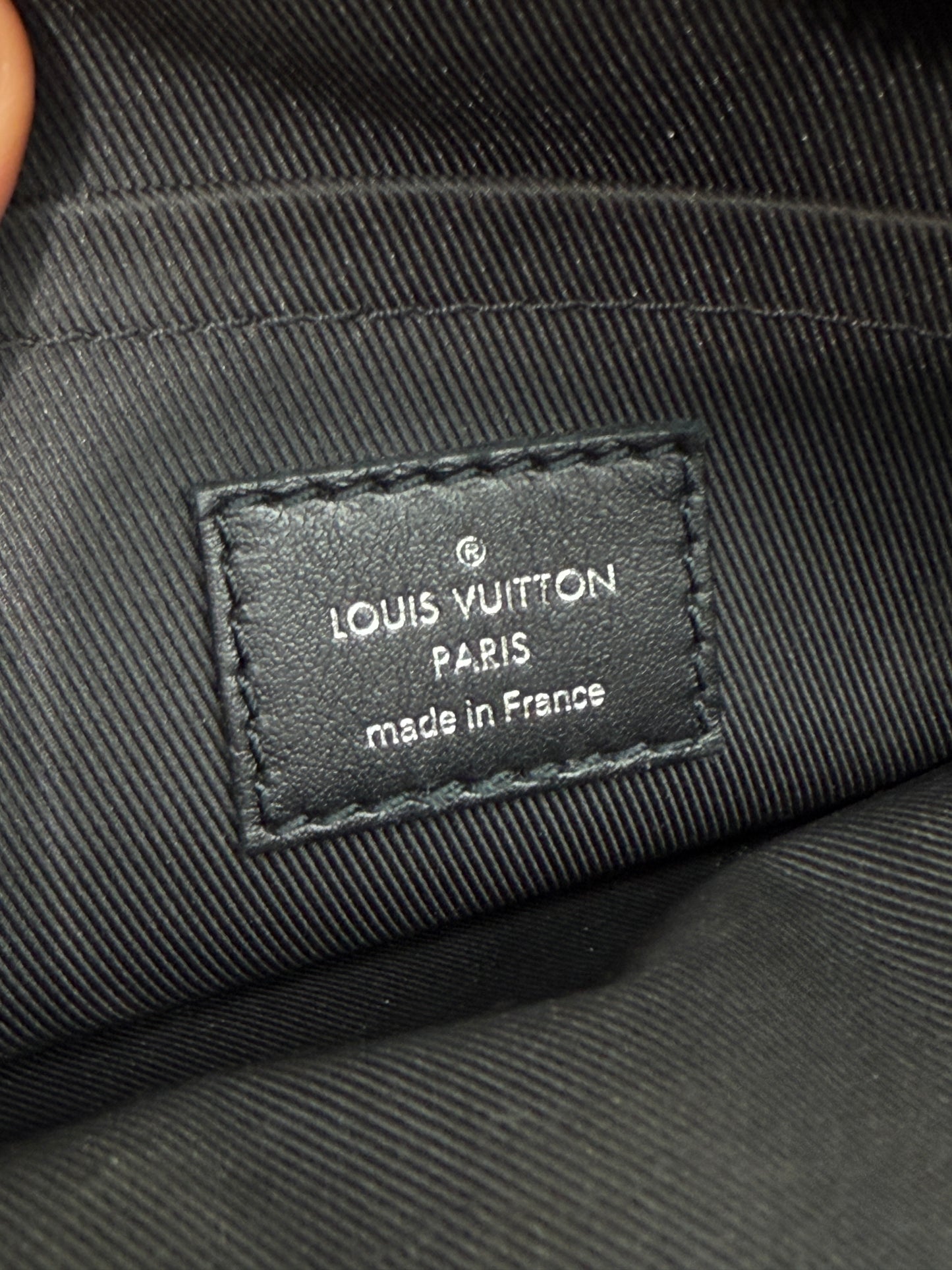 Louis Vuitton Damier Graphite 3D Amazone Sling Bag