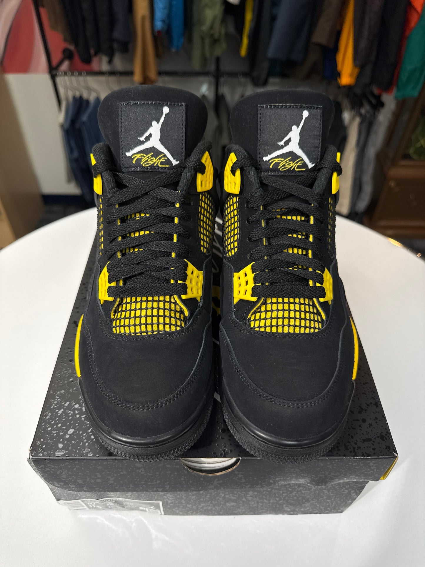 Preowned Jordan 4 Retro Thunder