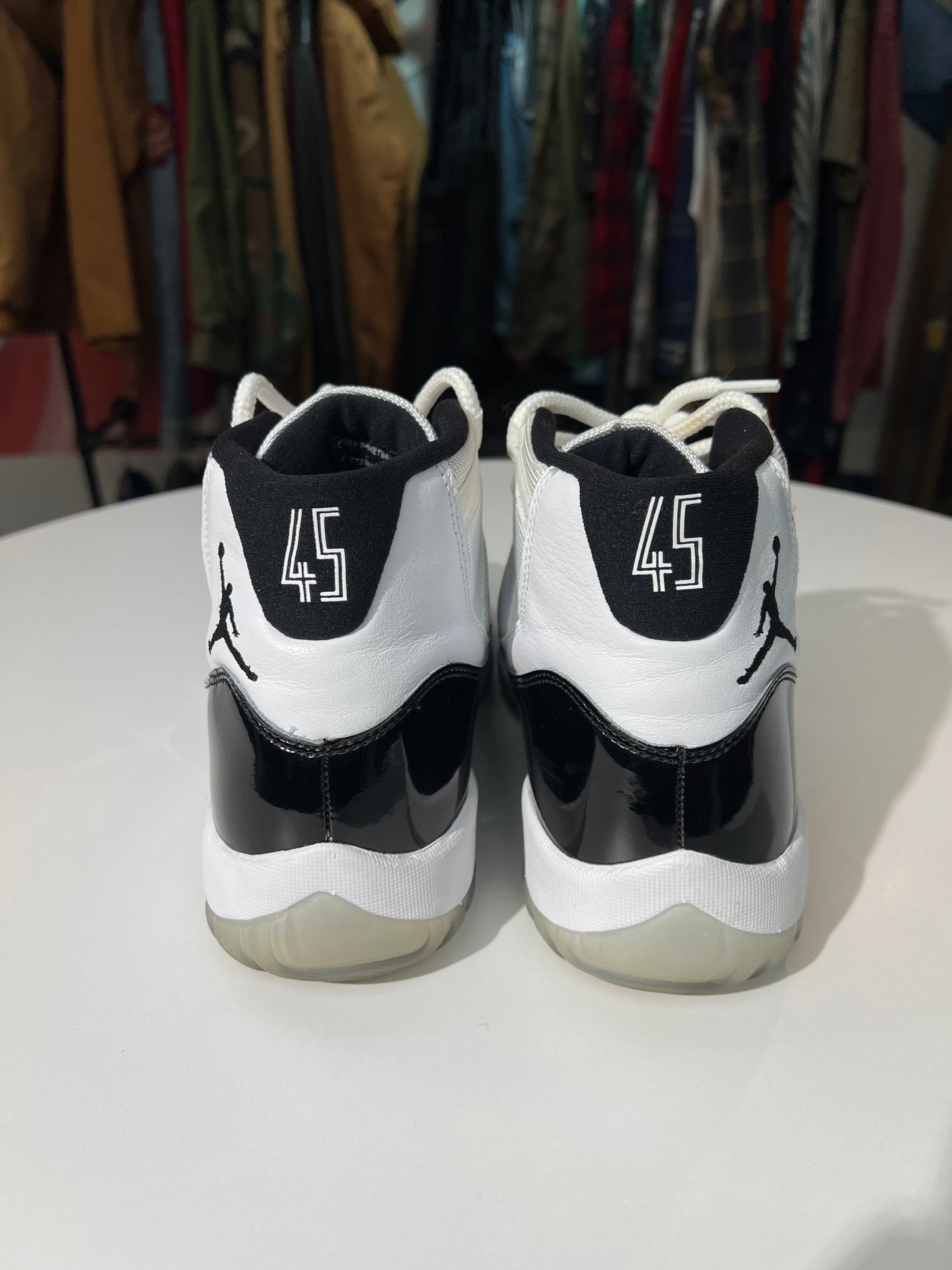 Preowned Jordan 11 Retro Concord