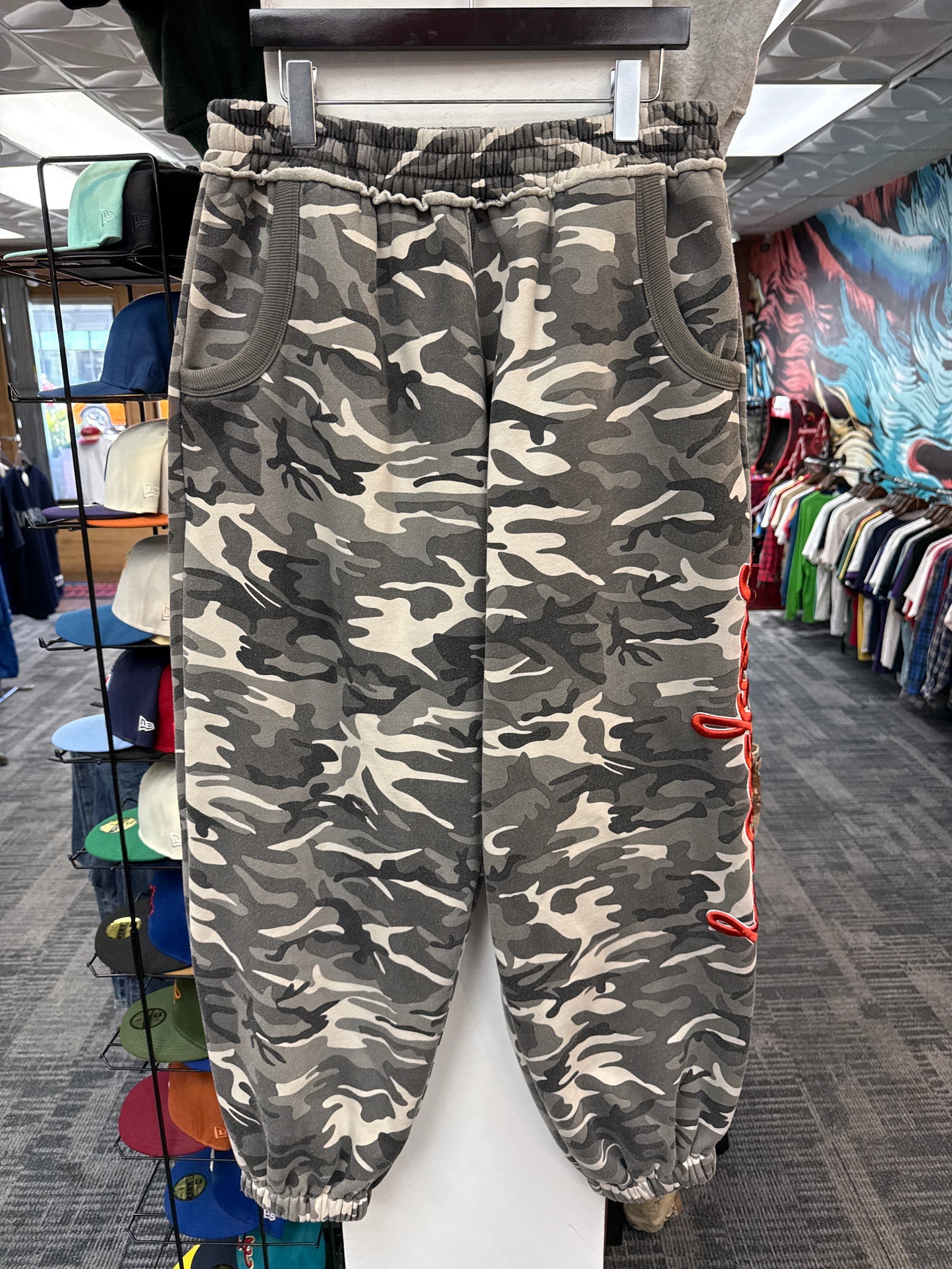 GV Raspberry Hills Snow Camo Sweatpants