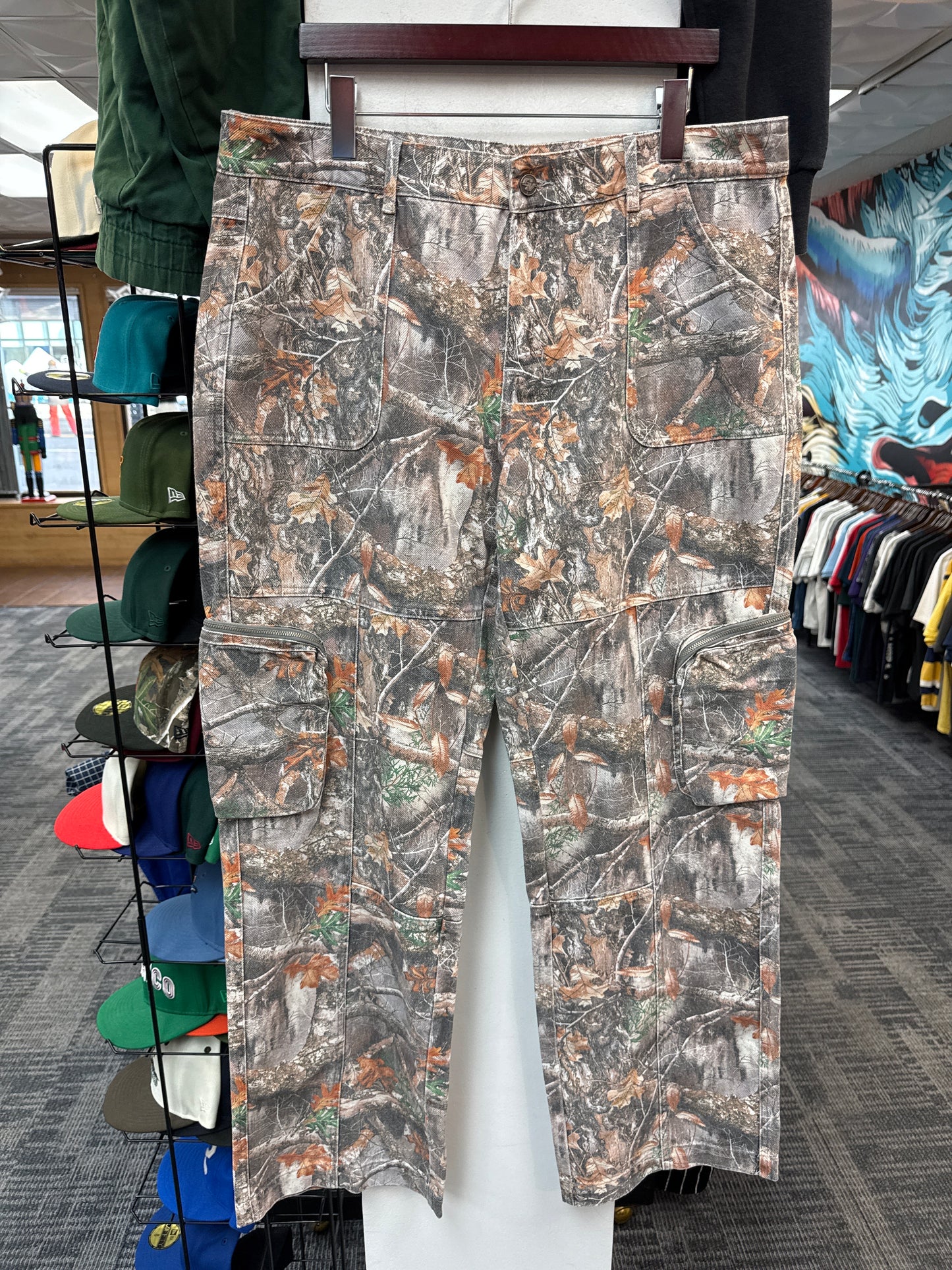 New GV Raspberry Hills Camo Cargo Pants