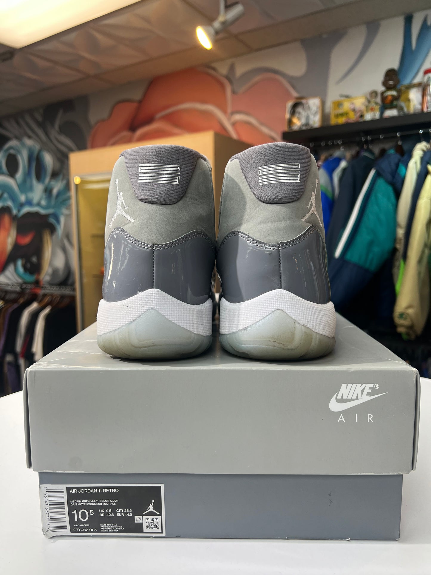 Preowned Jordan 11 Cool Grey