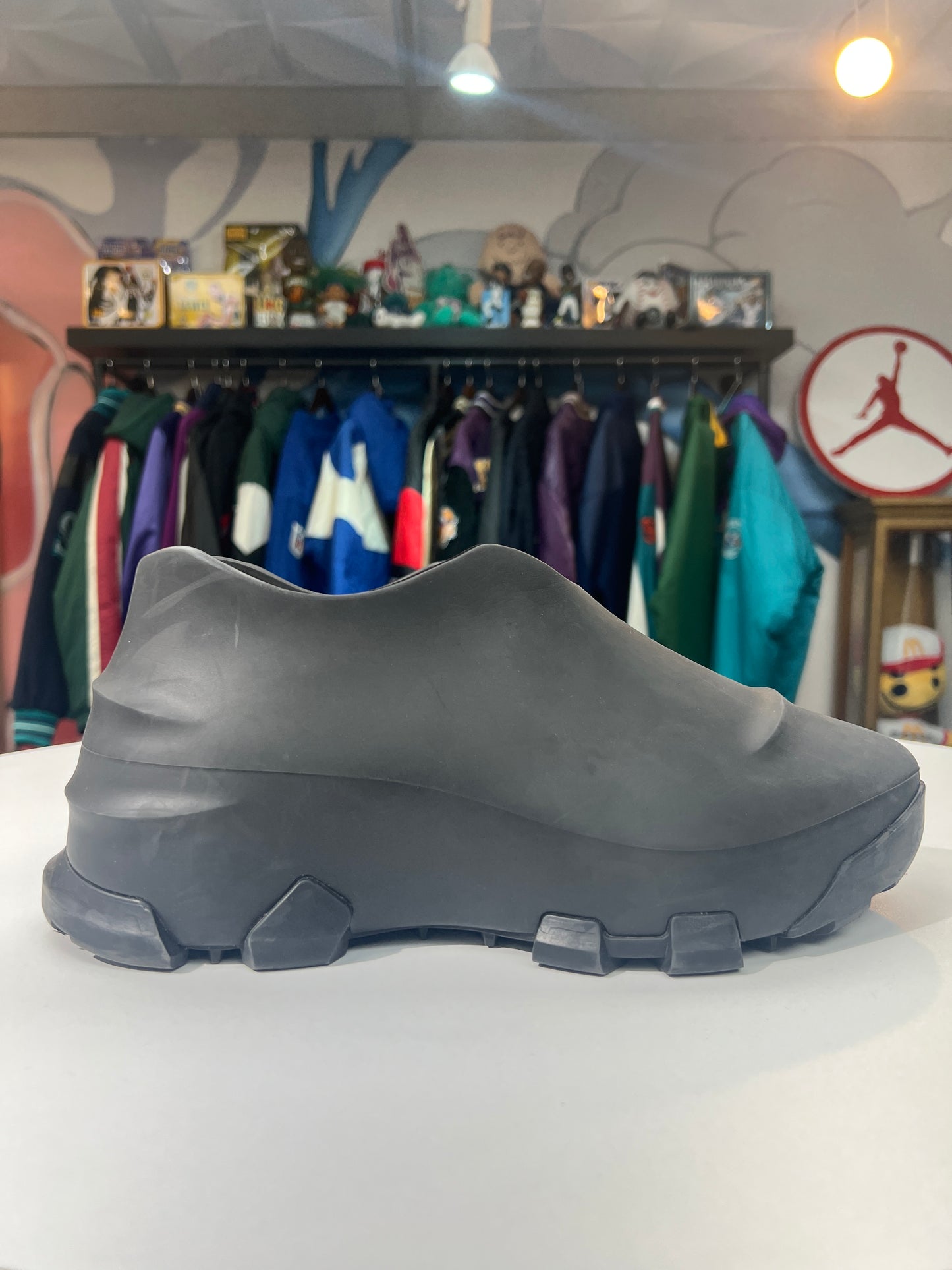 Preowned Givenchy Monumental Mallow low slip-on