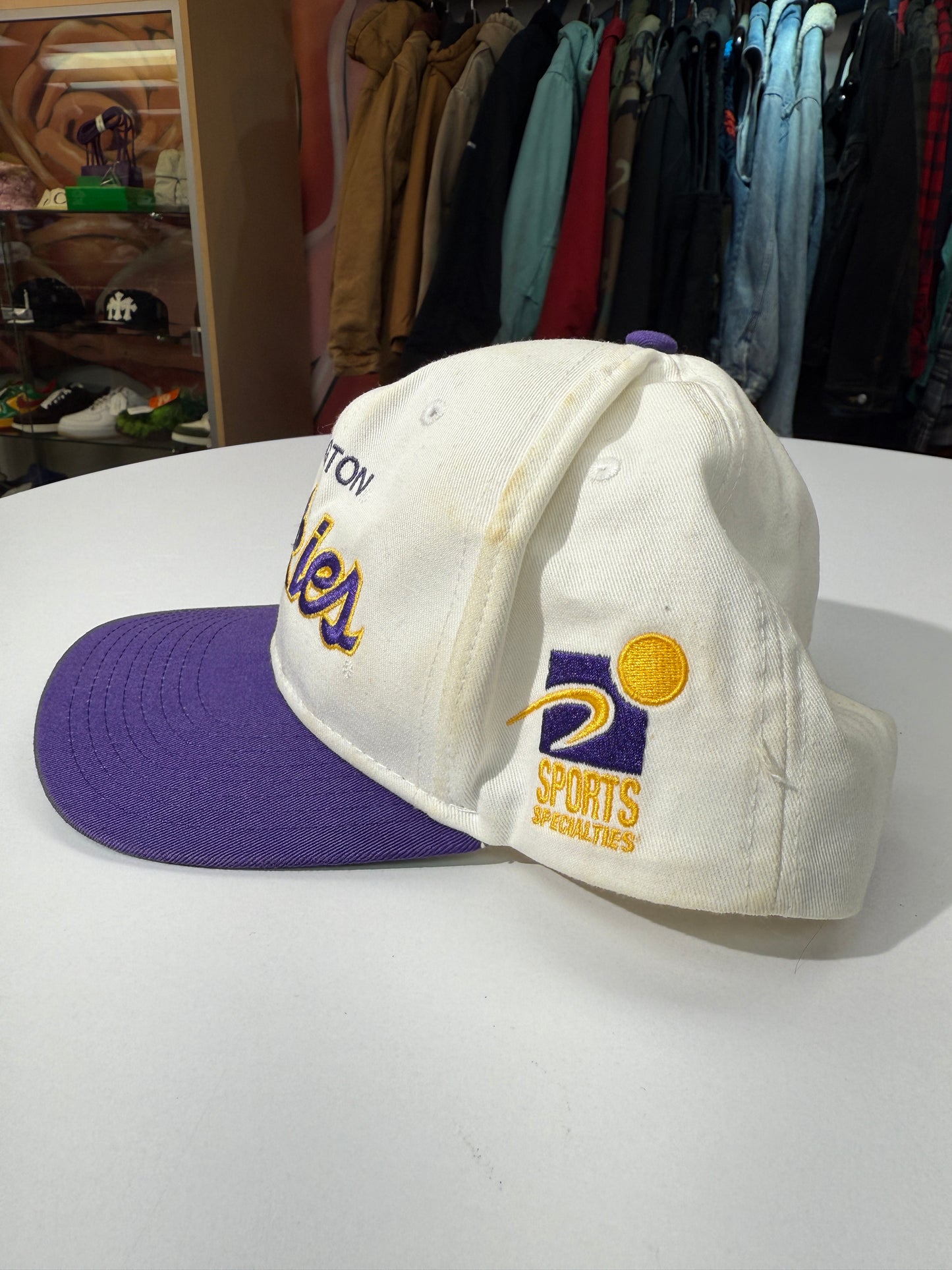 Vintage U Of W Huskies Sports Specialties Snap