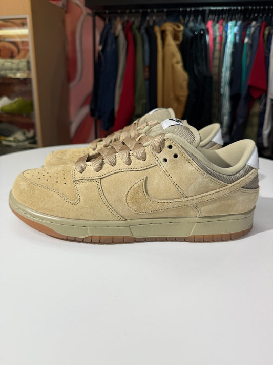 Preowned Parachute Beige Nike SB Dunk Low