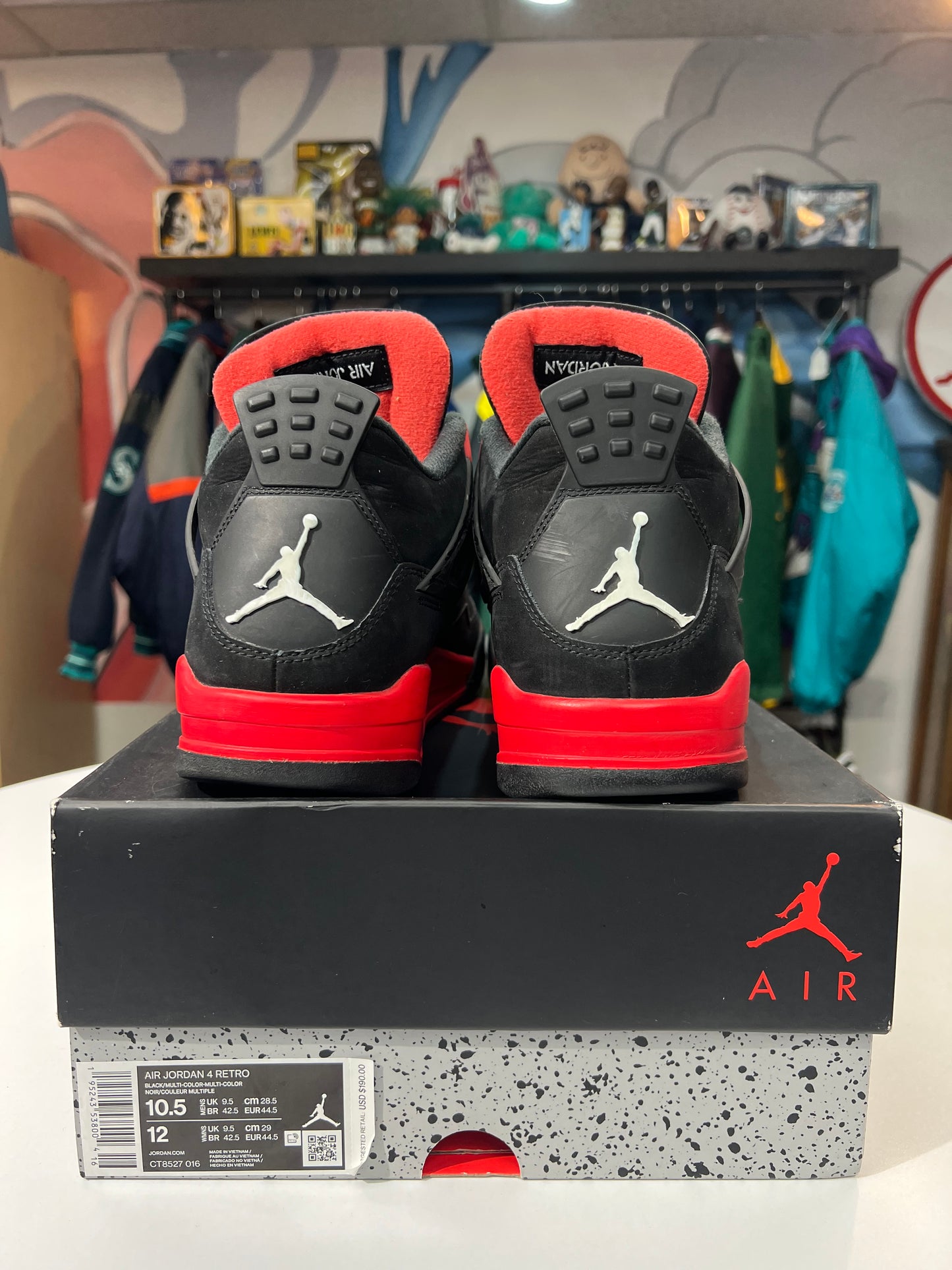 Preowned Jordan 4 Retro Red Thunder