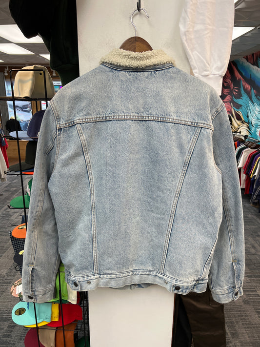 Levi’s Type iii Sherpa Trucker Jacket Light Wash