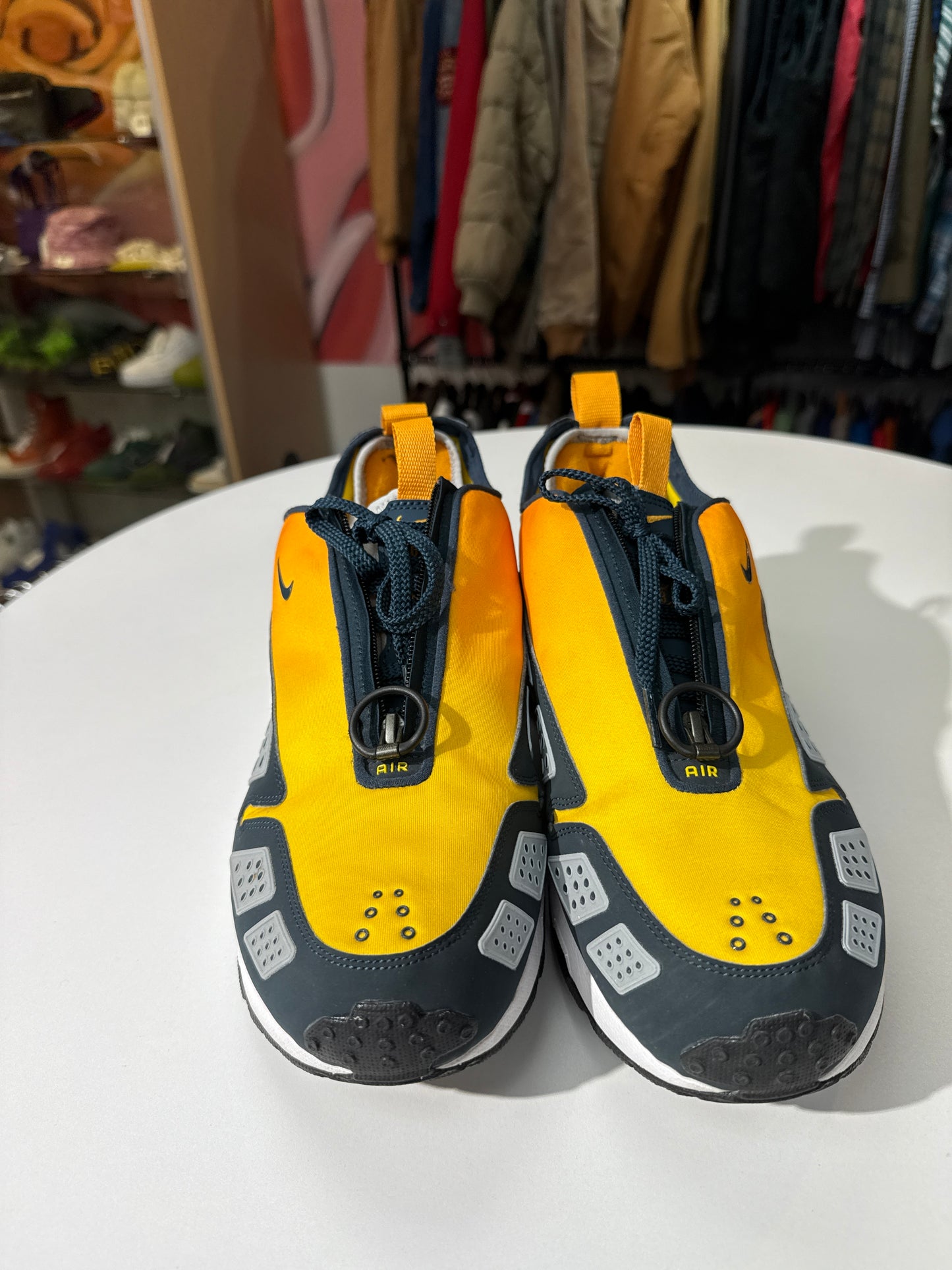 Preowned Canyon Gold Air Max Sunder