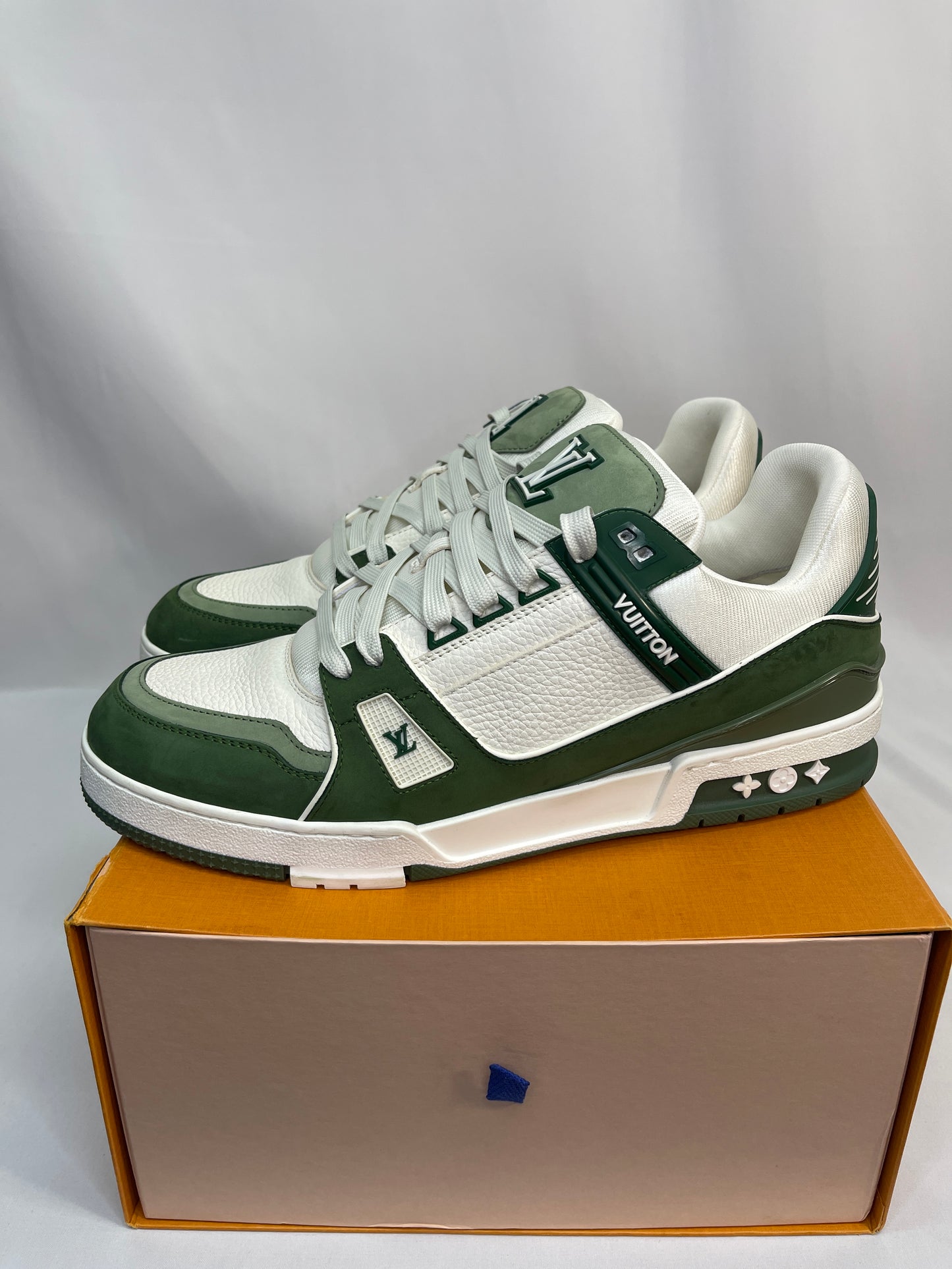 Preowned Louis Vuitton Trainer Olive