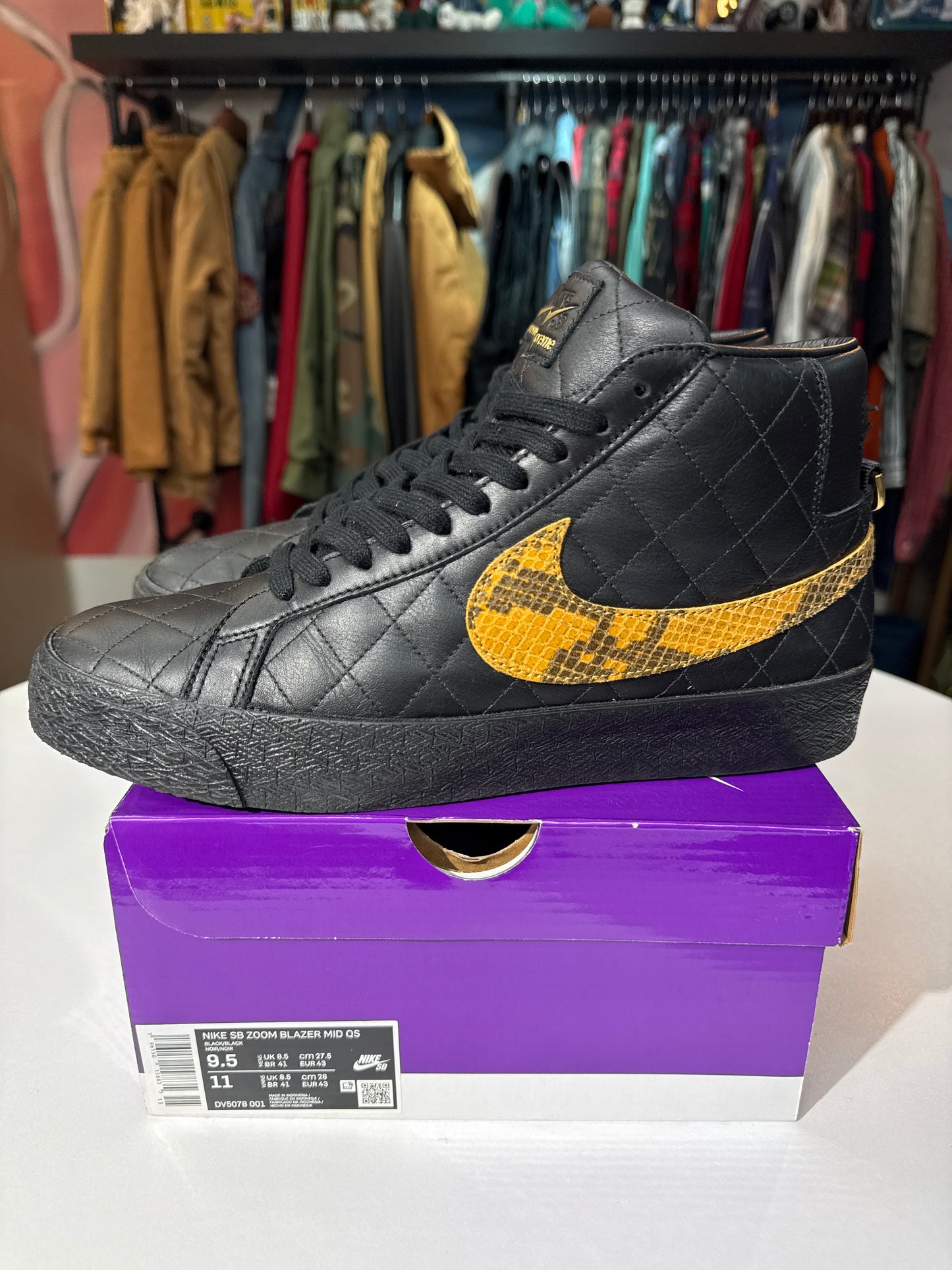 Preowned SB Blazer Mid Supreme Black