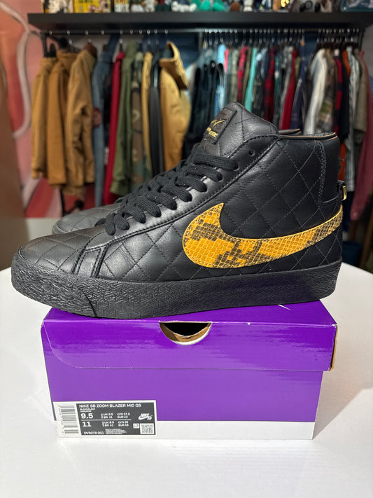 Preowned SB Blazer Mid Supreme Black