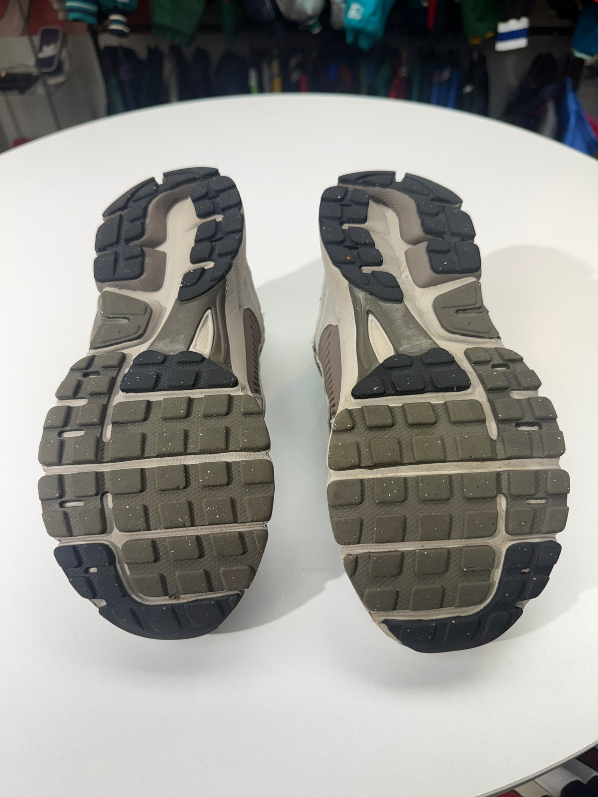 Preowned Cave Stone Nike Zoom Vomero 5