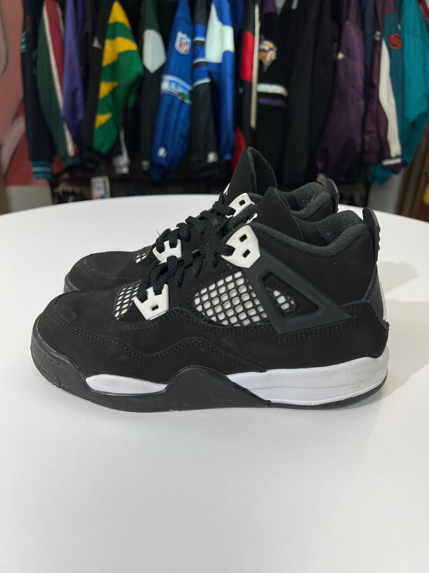 Preowned Jordan 4 Retro White Thunder