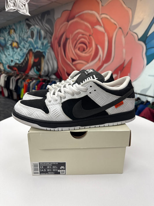 Preowned Nike SB TIGHTBOOTH