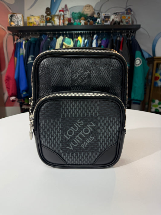 Louis Vuitton Damier Graphite 3D Amazone Sling Bag