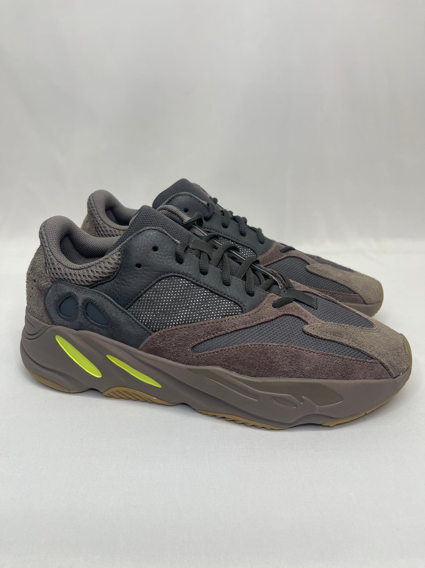 New Yeezy 700 Mauve