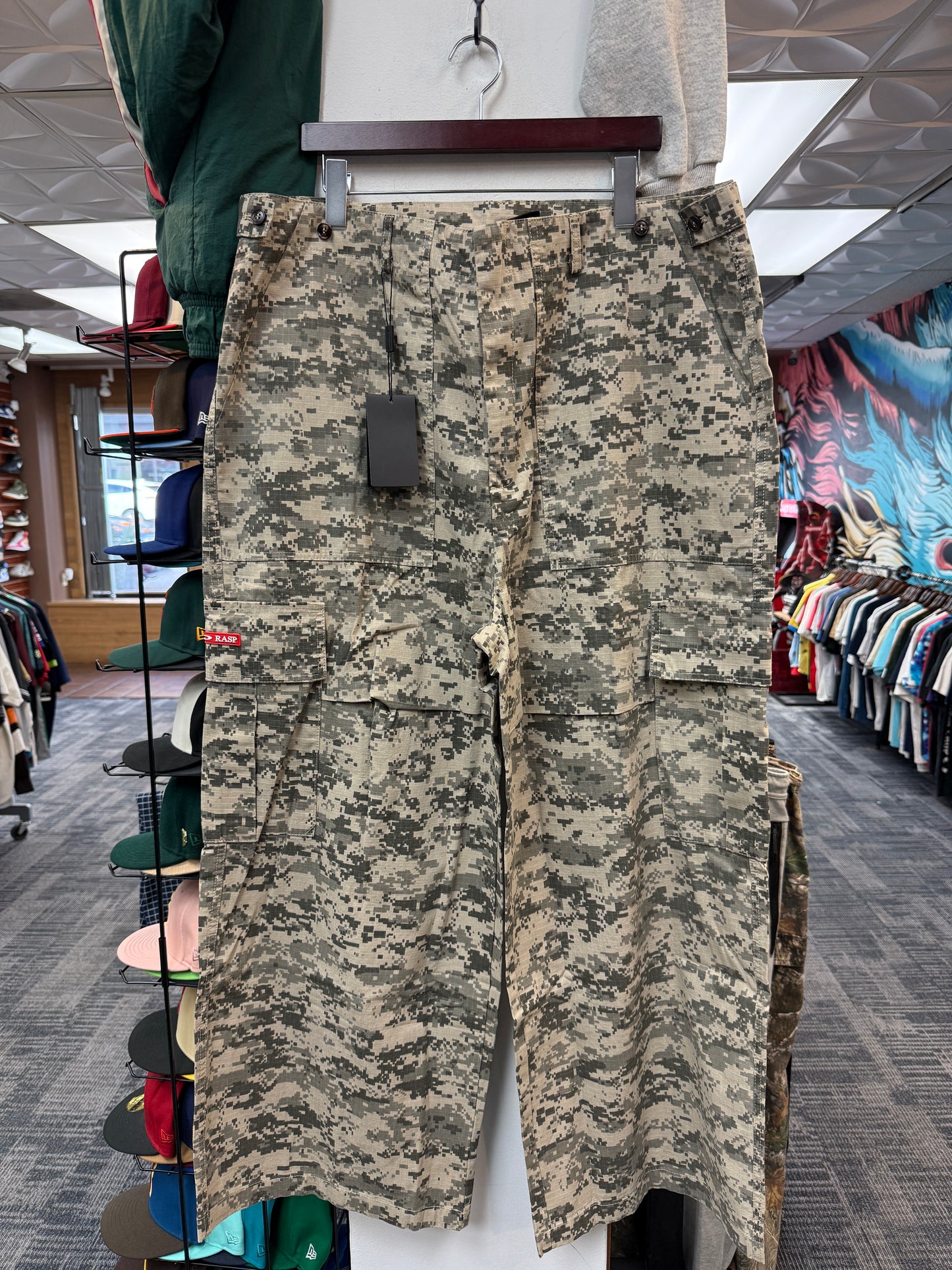 New GV Rasperry Hills Digi Camo Cargo Pants