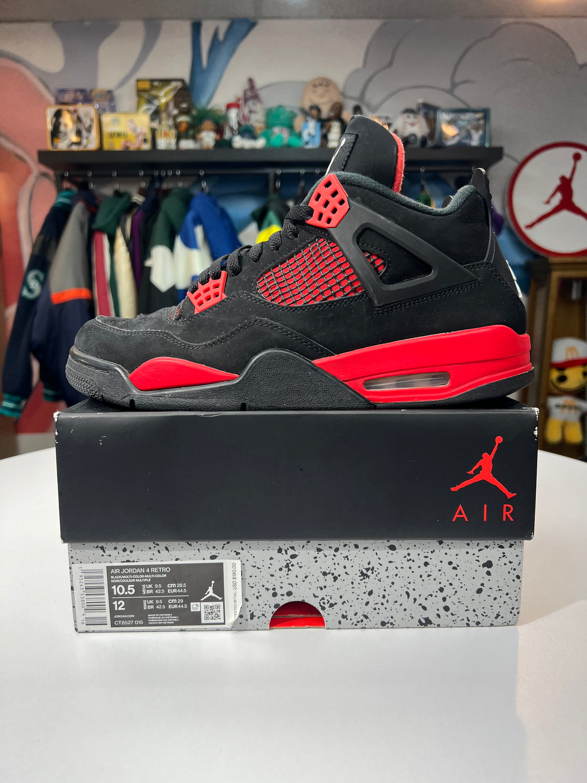 Preowned Jordan 4 Retro Red Thunder