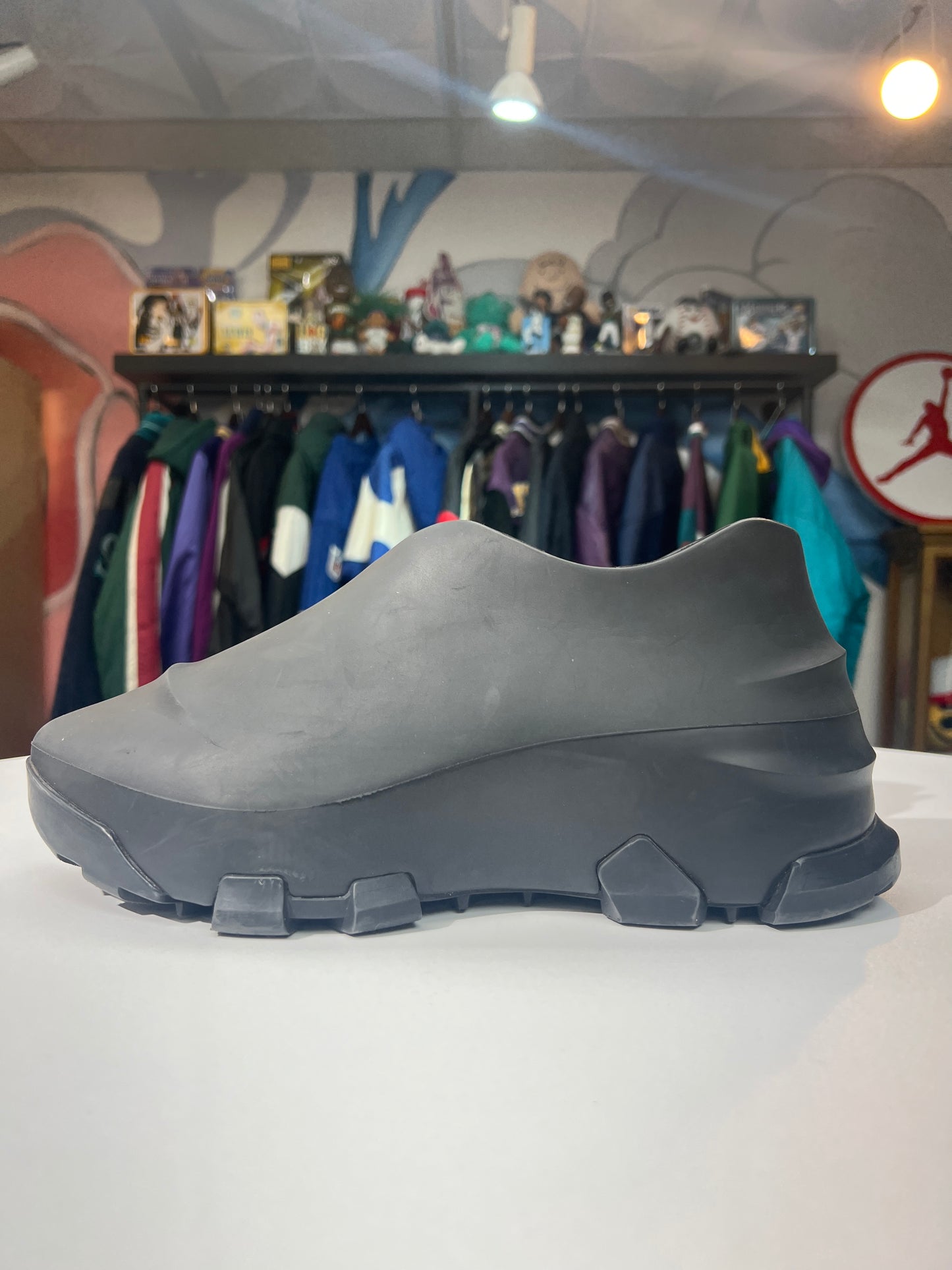 Preowned Givenchy Monumental Mallow low slip-on
