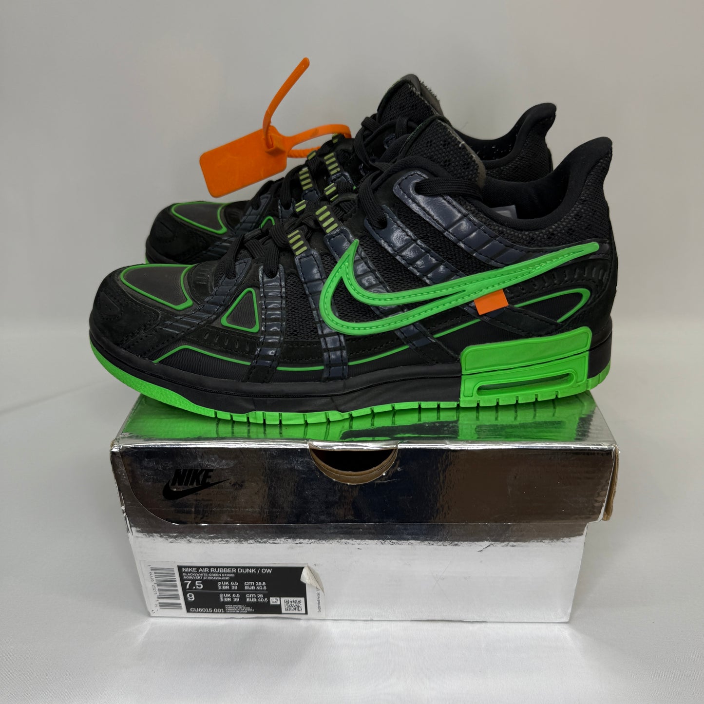 Preowned Off-White Rubber Dunk Green Strike