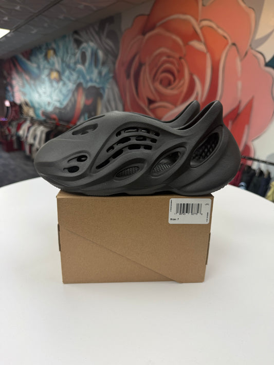 Preowned Onyx Foam Rnnrs