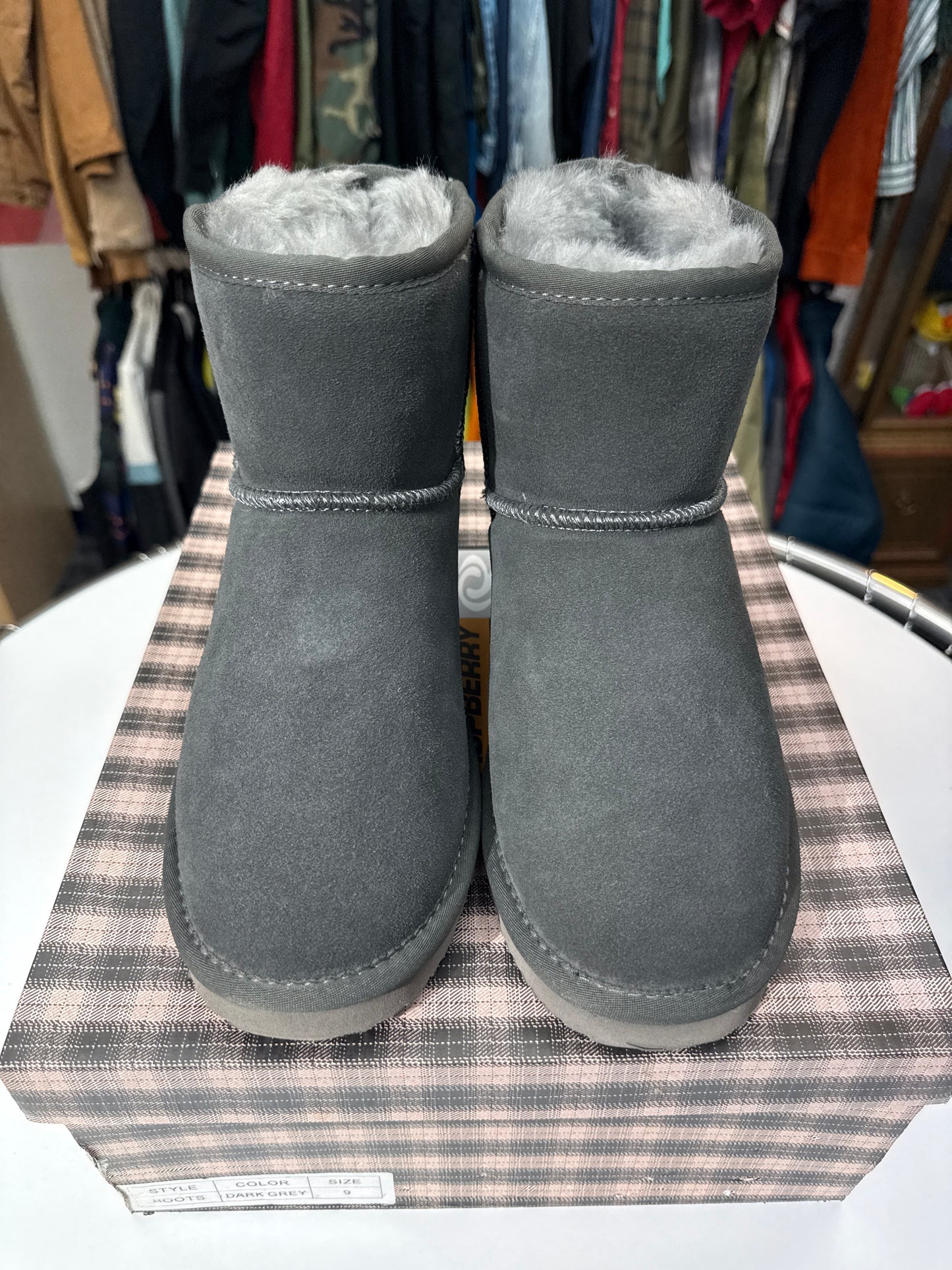 New GV Raspberry Hills Berry Boots Dark Grey