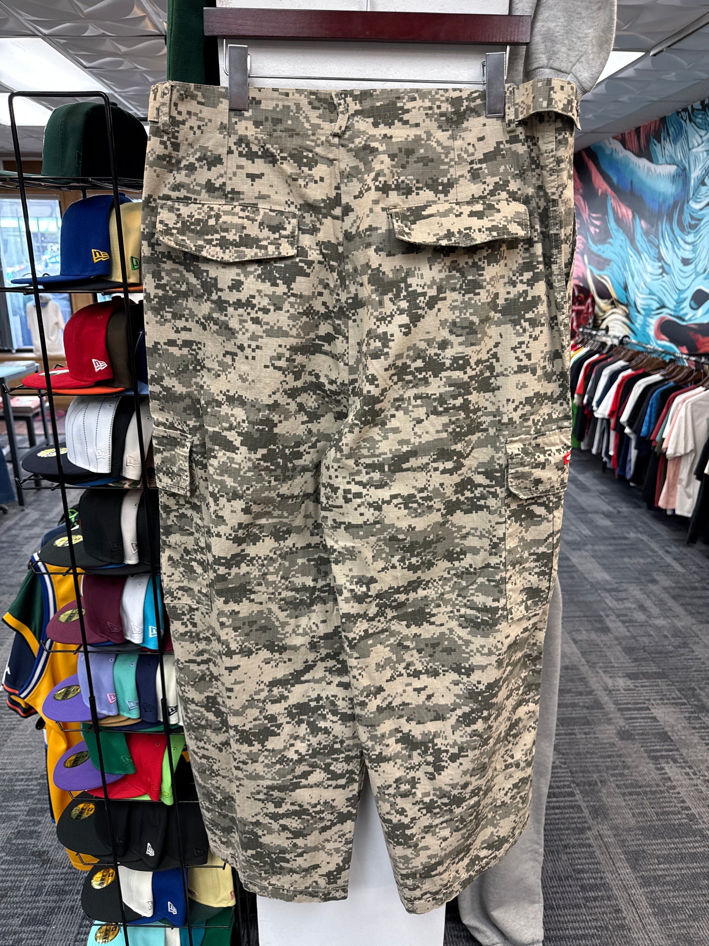 New GV Raspberry Hills City Camo Cargo Pants