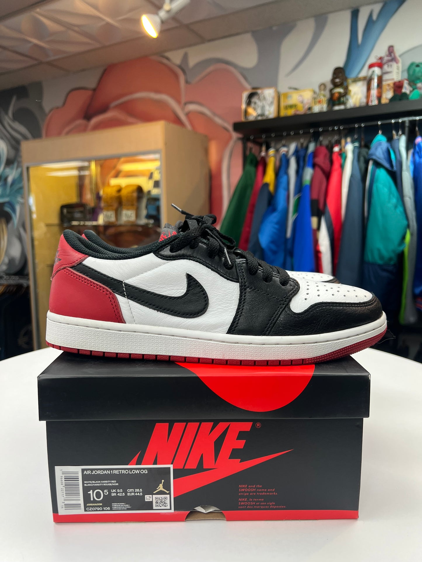 Preowned Black Toe Jordan 1 Low
