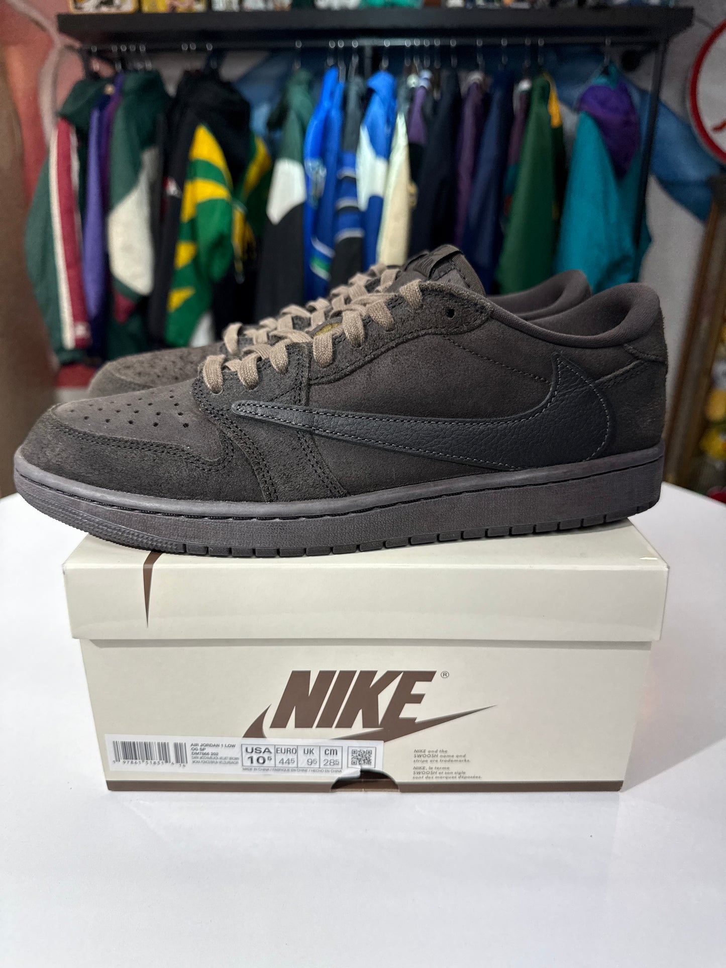 Preowned Travis Scott Jordan 1 Low Velvet Brown