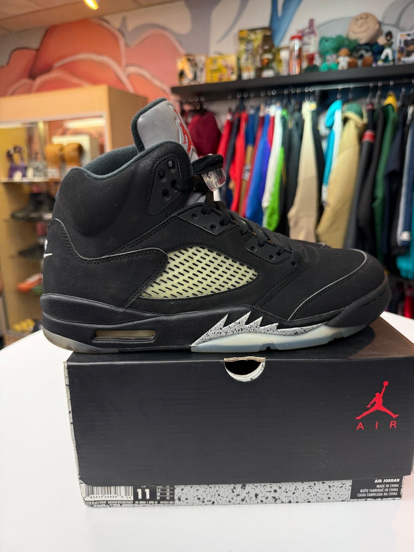 Preowned Black Metallic Jordan 5 (2016)