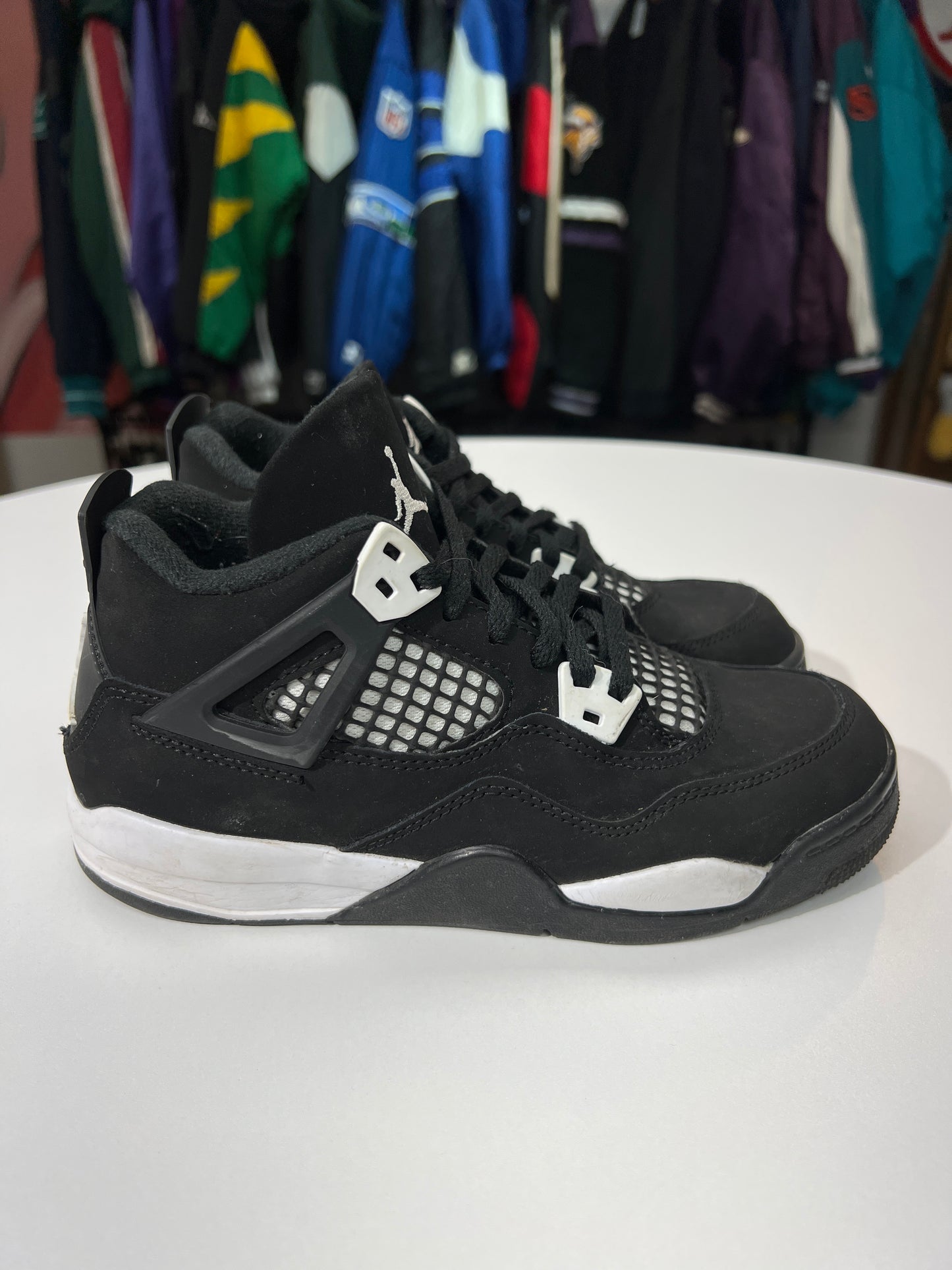 Preowned Jordan 4 Retro White Thunder
