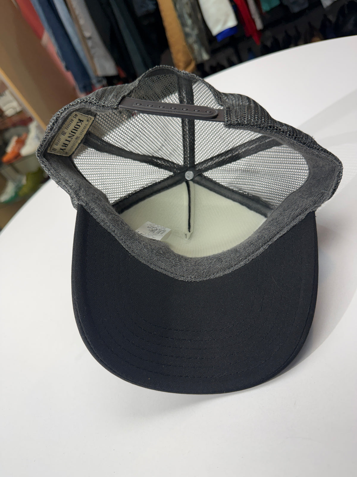 Preowned Kapital Kountry Pearl Clutcher Truck Cap